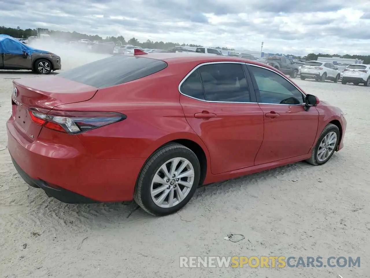 3 fotografías del automóvil dañado 4T1R11AK5RU243556 TOYOTA CAMRY 2024