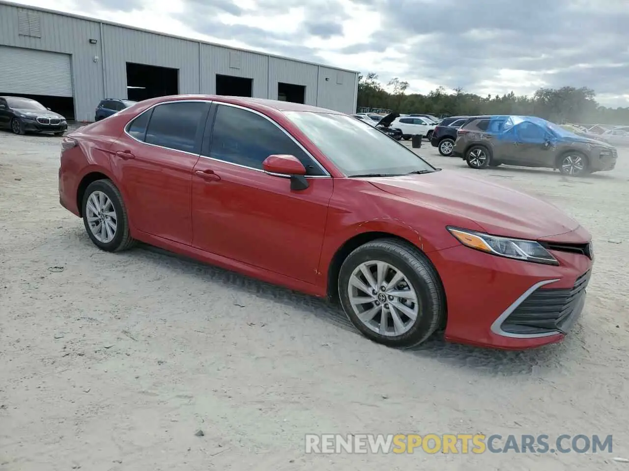 4 fotografías del automóvil dañado 4T1R11AK5RU243556 TOYOTA CAMRY 2024