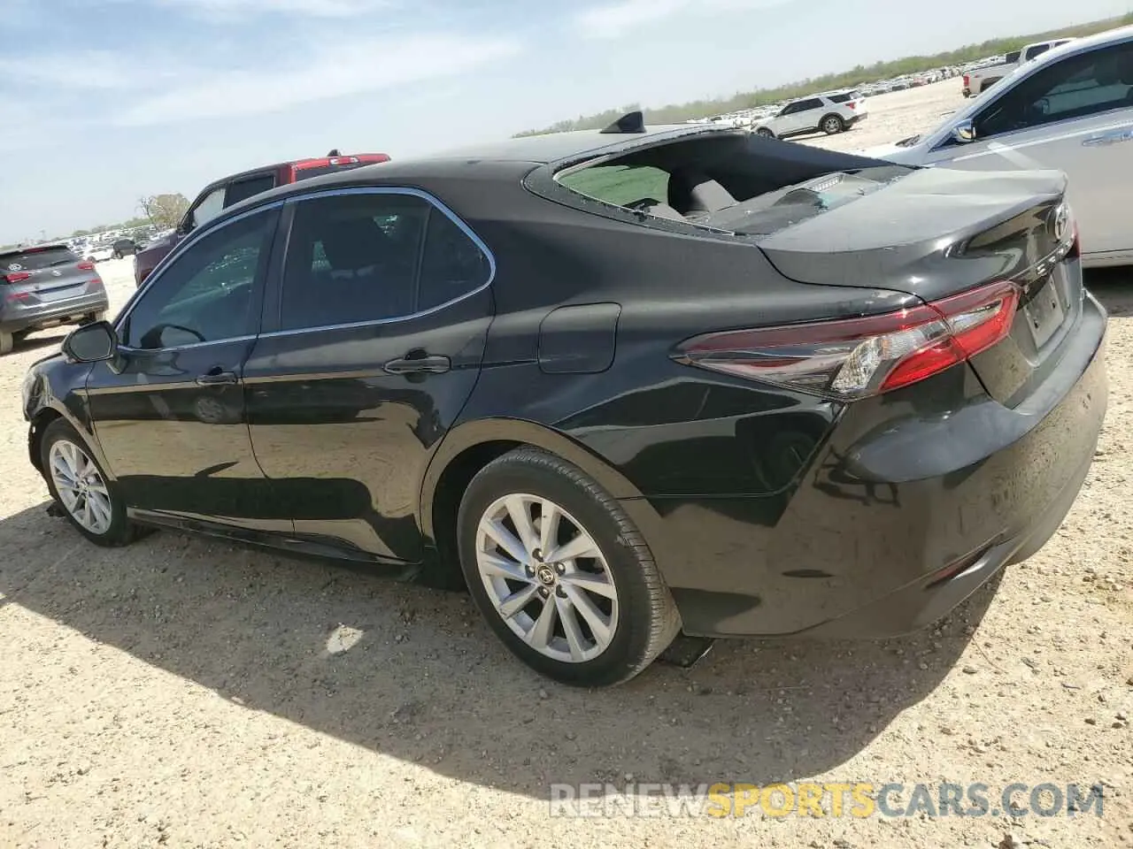 2 fotografías del automóvil dañado 4T1R11AK5RU881709 TOYOTA CAMRY 2024