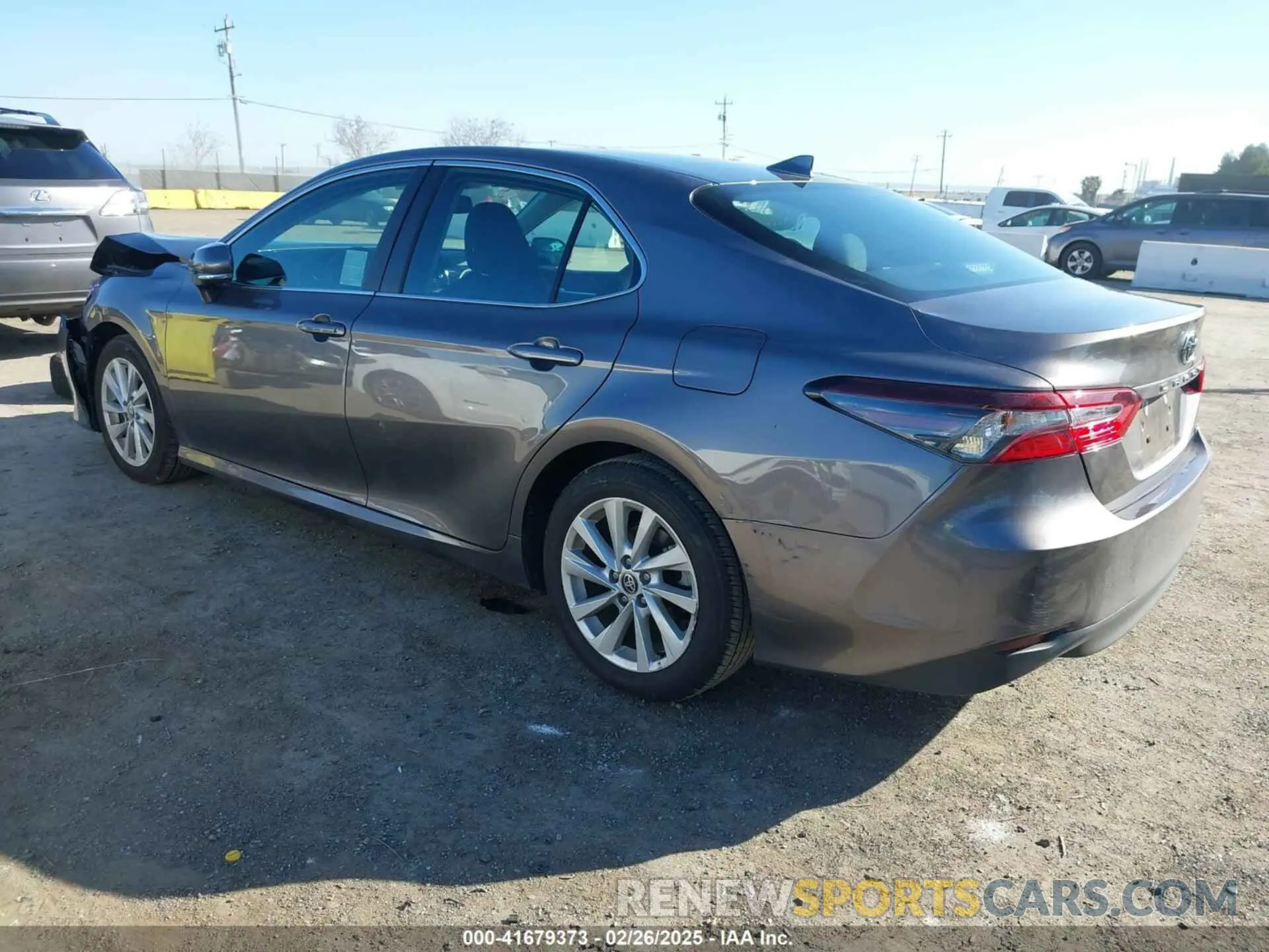 3 fotografías del automóvil dañado 4T1R11AK6RU880469 TOYOTA CAMRY 2024