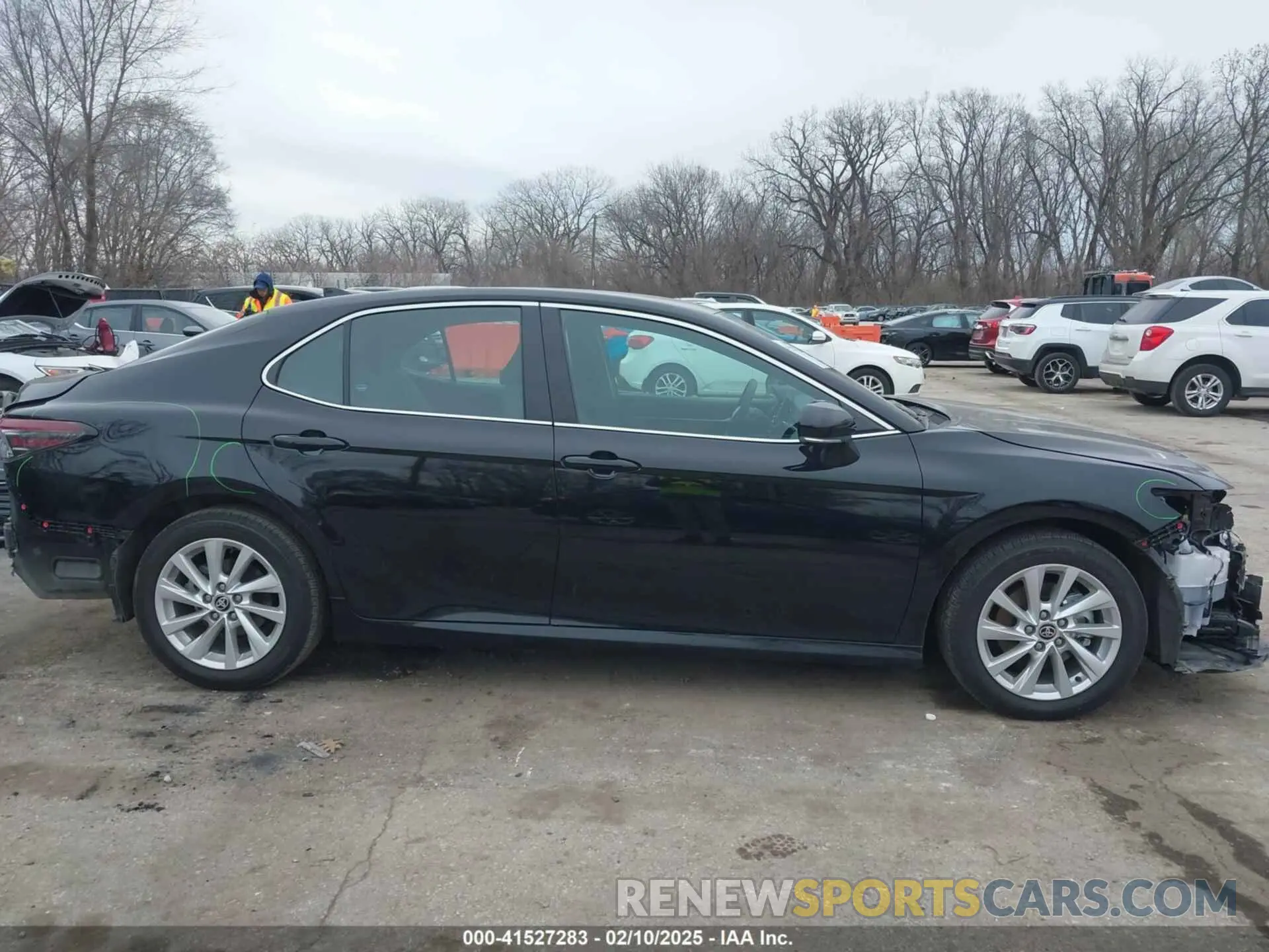 14 fotografías del automóvil dañado 4T1R11AK7RU200451 TOYOTA CAMRY 2024