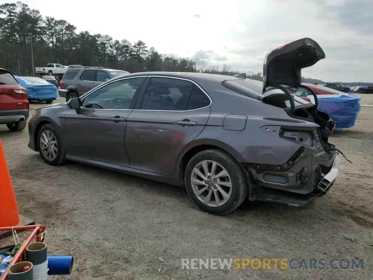 2 fotografías del automóvil dañado 4T1R11AK7RU857802 TOYOTA CAMRY 2024
