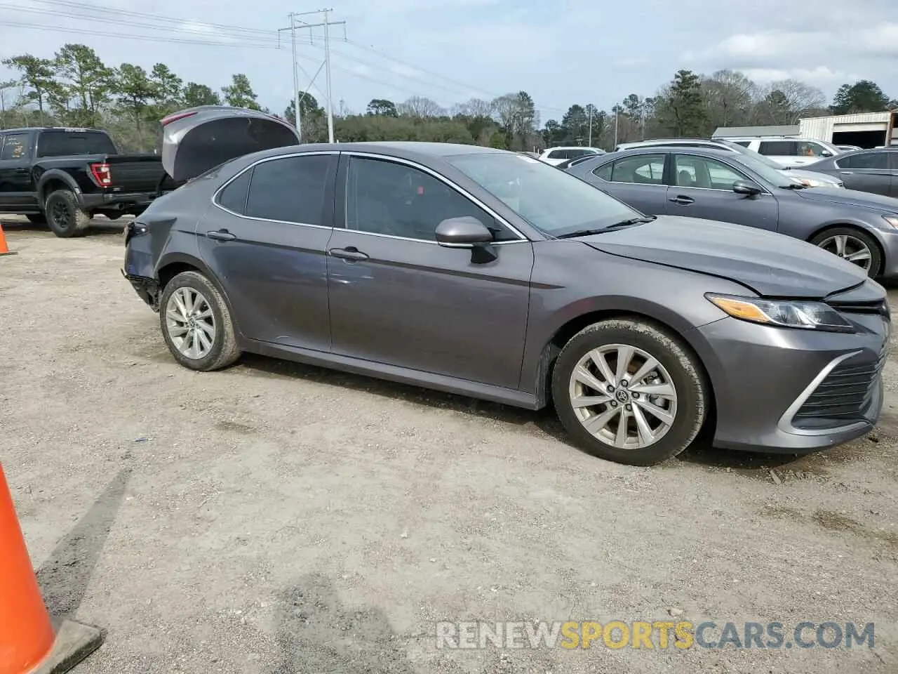 4 fotografías del automóvil dañado 4T1R11AK7RU857802 TOYOTA CAMRY 2024