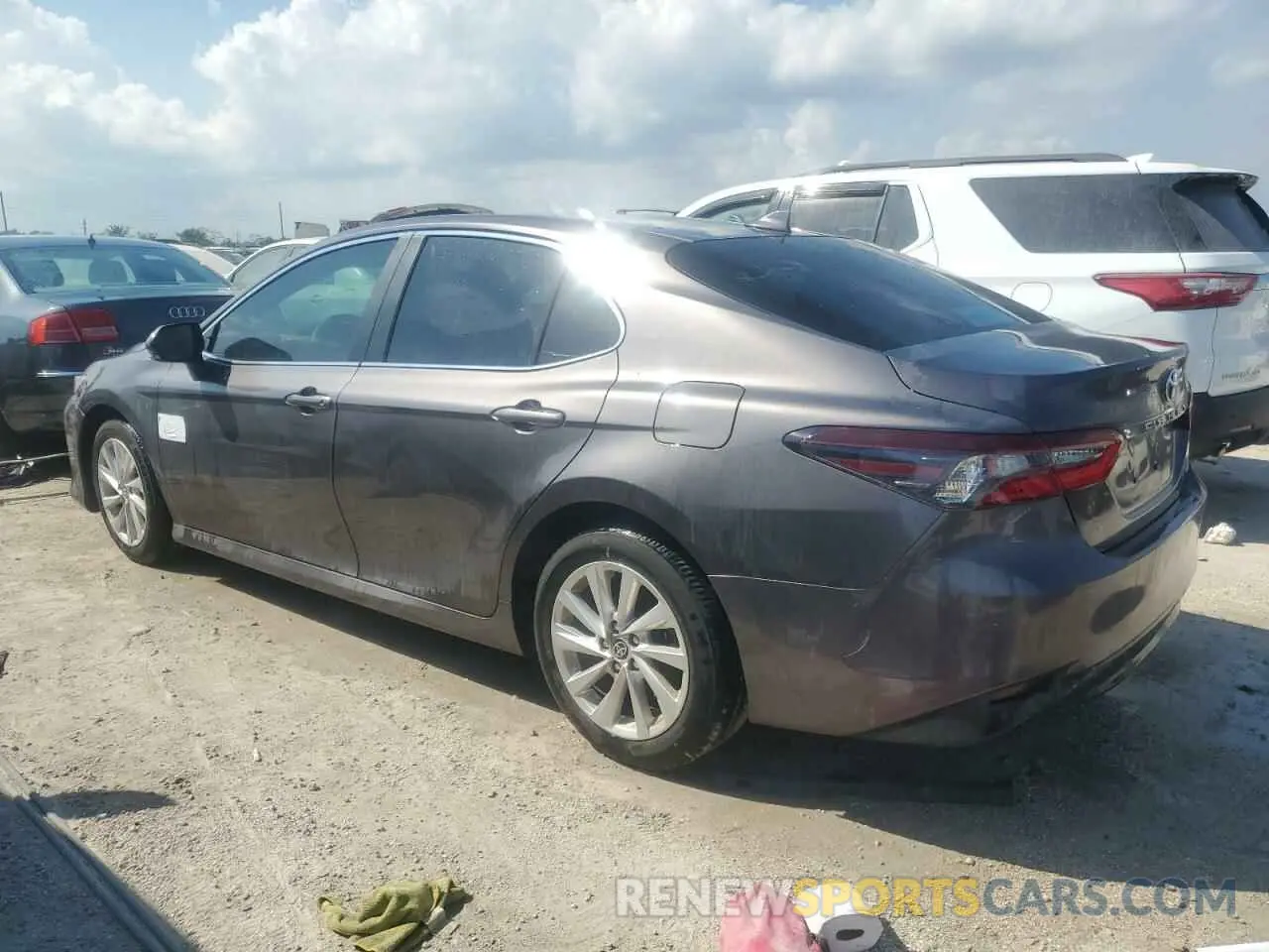 2 fotografías del automóvil dañado 4T1R11AK9RU857798 TOYOTA CAMRY 2024