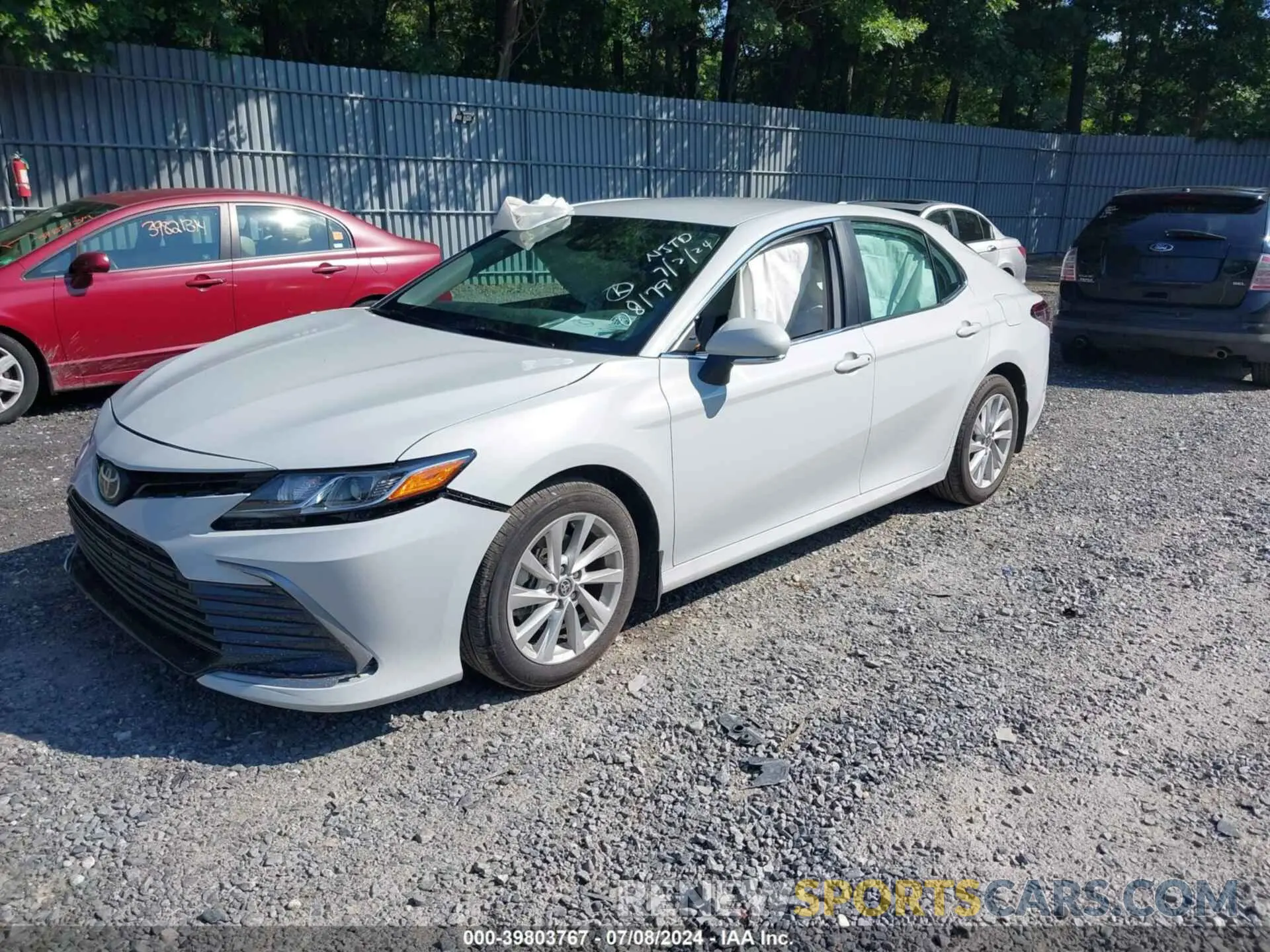 2 fotografías del automóvil dañado 4T1R11BK8RU108179 TOYOTA CAMRY 2024