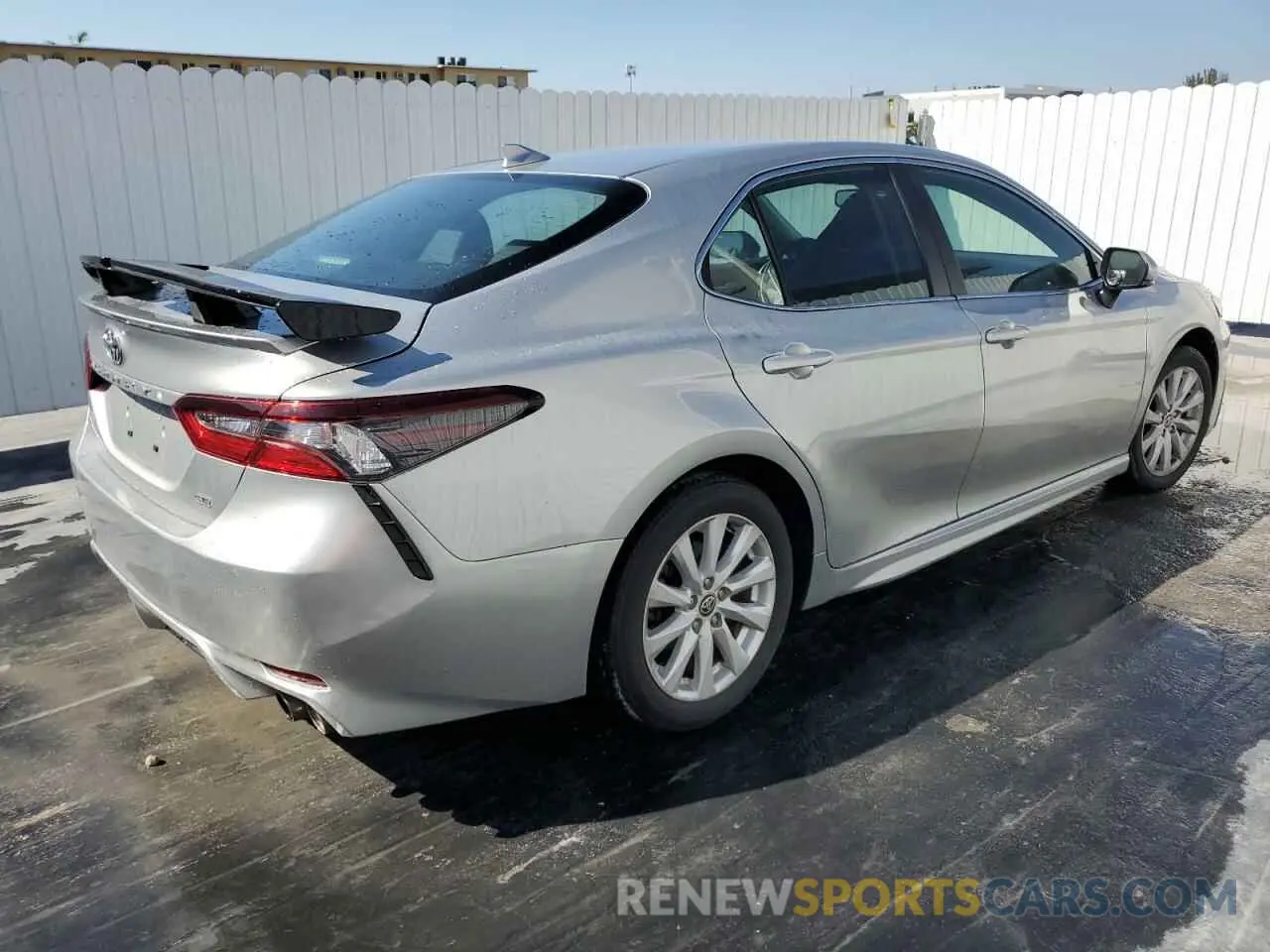 3 fotografías del automóvil dañado 4T1S11AK1RU243314 TOYOTA CAMRY 2024