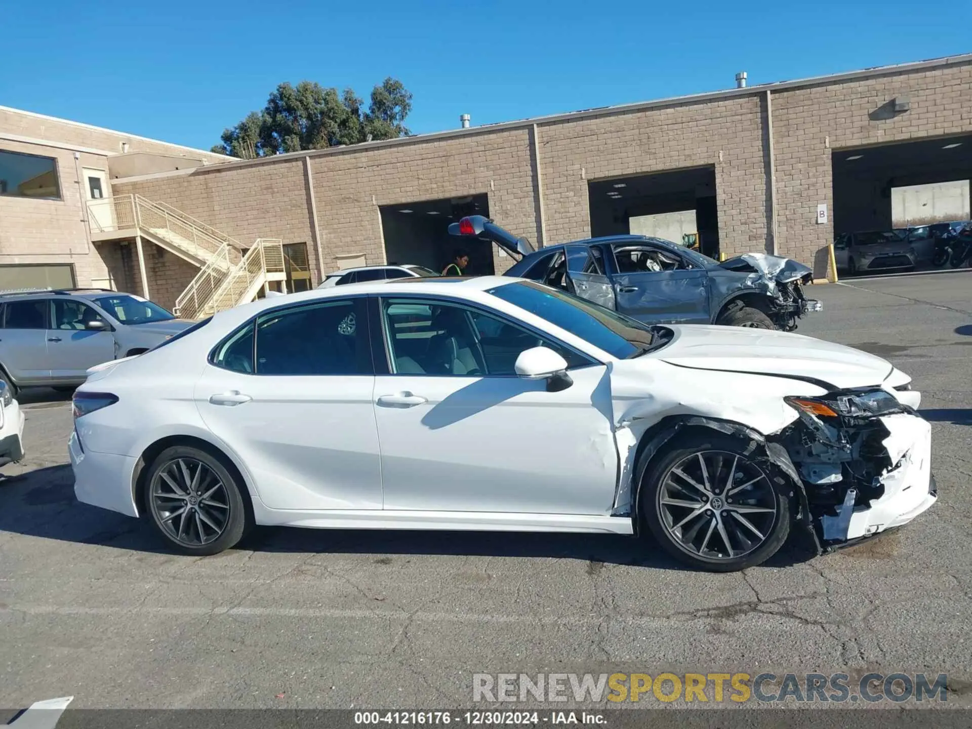 14 fotografías del automóvil dañado 4T1S11AK2RU217532 TOYOTA CAMRY 2024