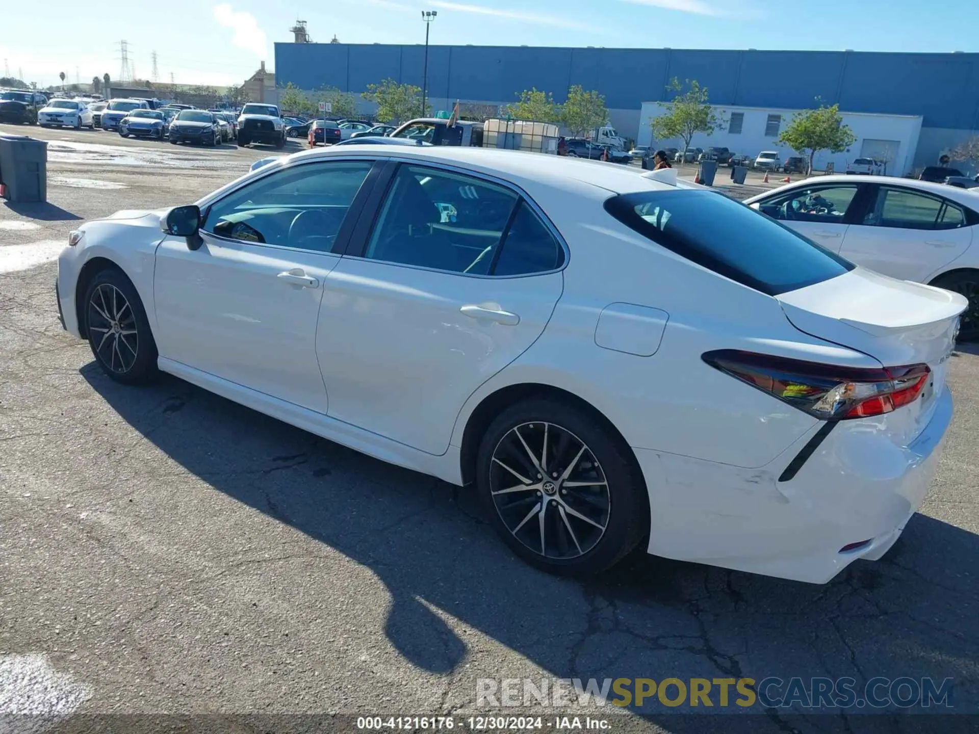3 fotografías del automóvil dañado 4T1S11AK2RU217532 TOYOTA CAMRY 2024