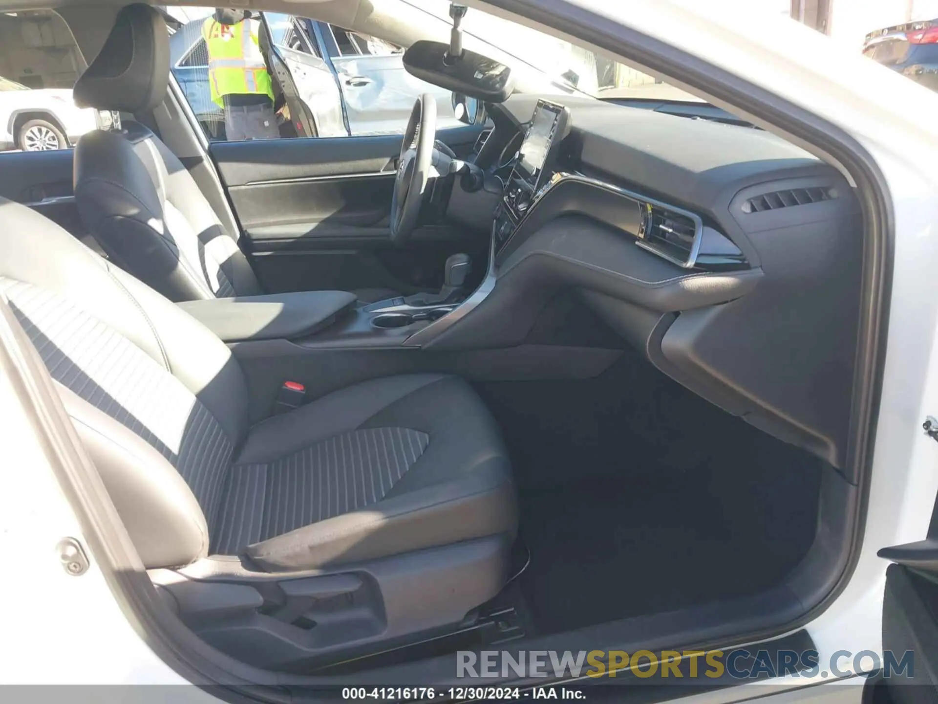 5 fotografías del automóvil dañado 4T1S11AK2RU217532 TOYOTA CAMRY 2024