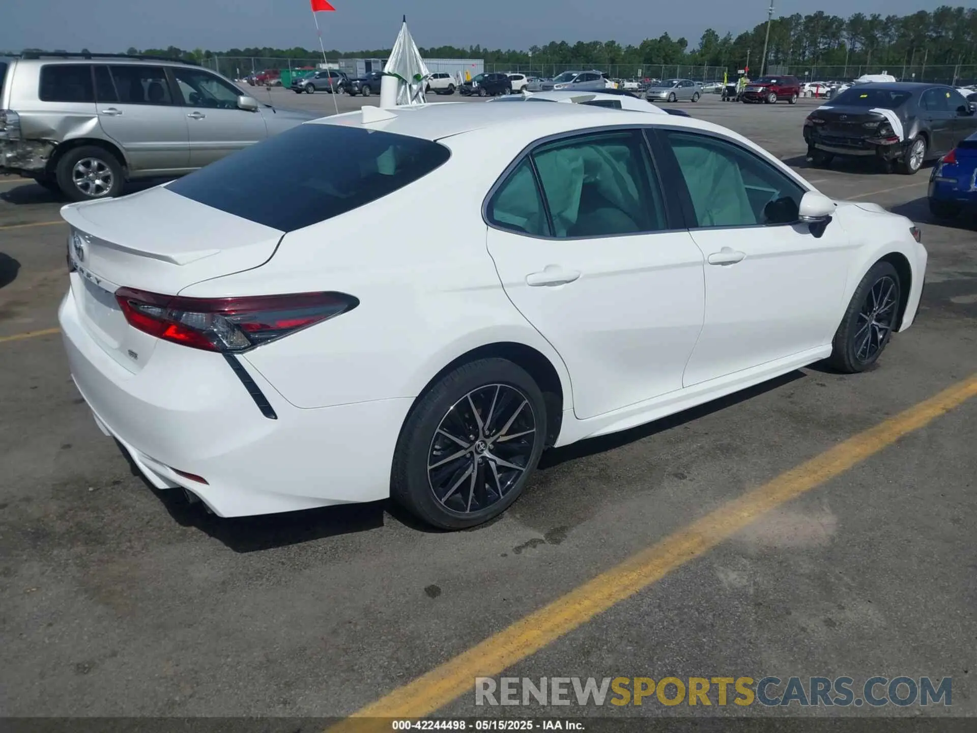 4 fotografías del automóvil dañado 4T1S11AK3RU242942 TOYOTA CAMRY 2024