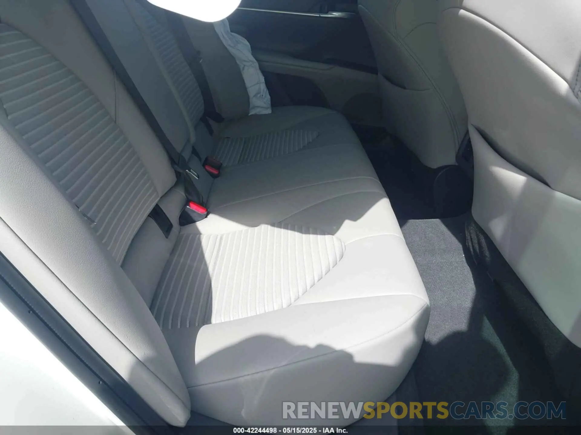 8 fotografías del automóvil dañado 4T1S11AK3RU242942 TOYOTA CAMRY 2024