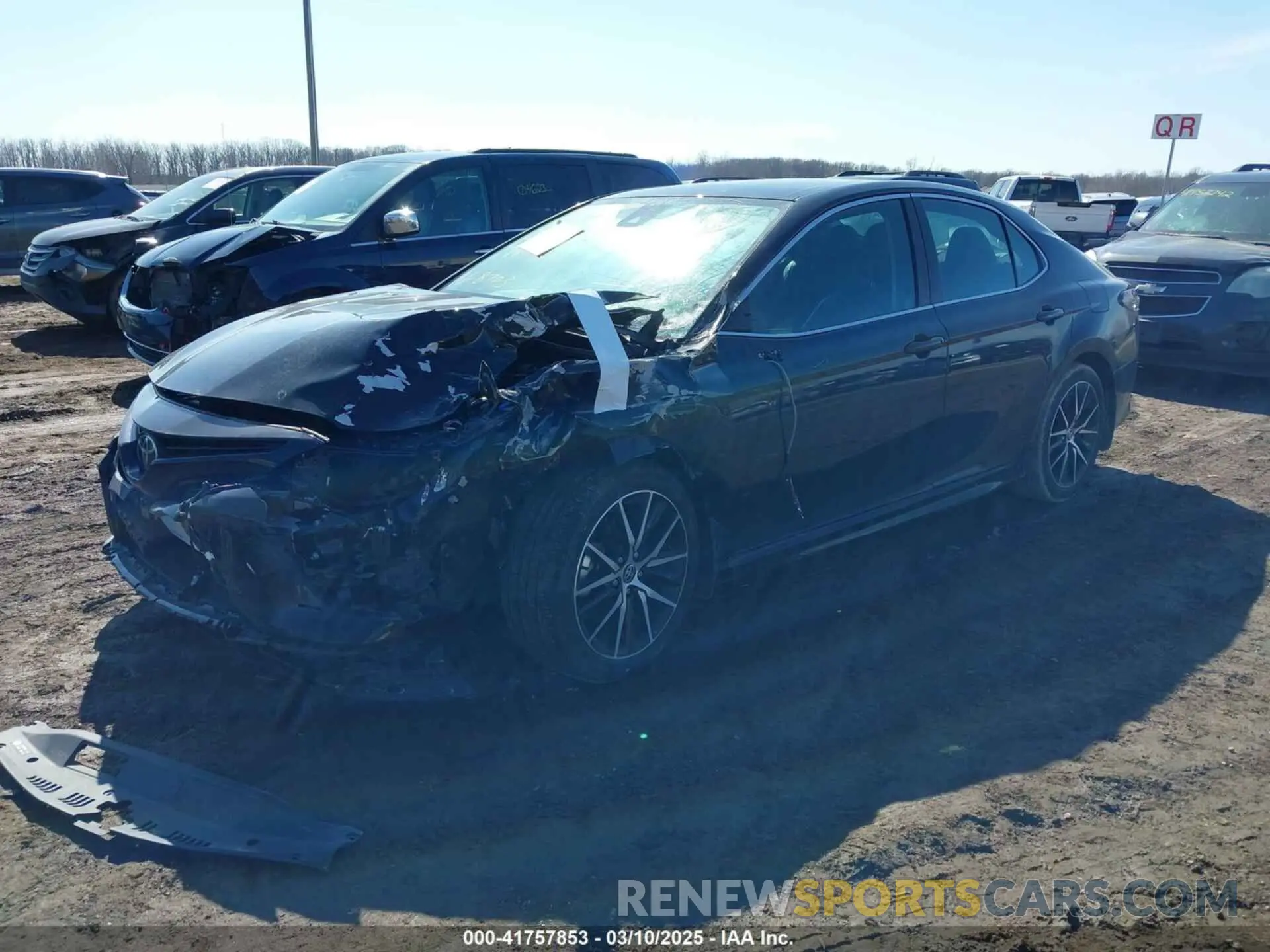 2 fotografías del automóvil dañado 4T1S11AK4RU888703 TOYOTA CAMRY 2024