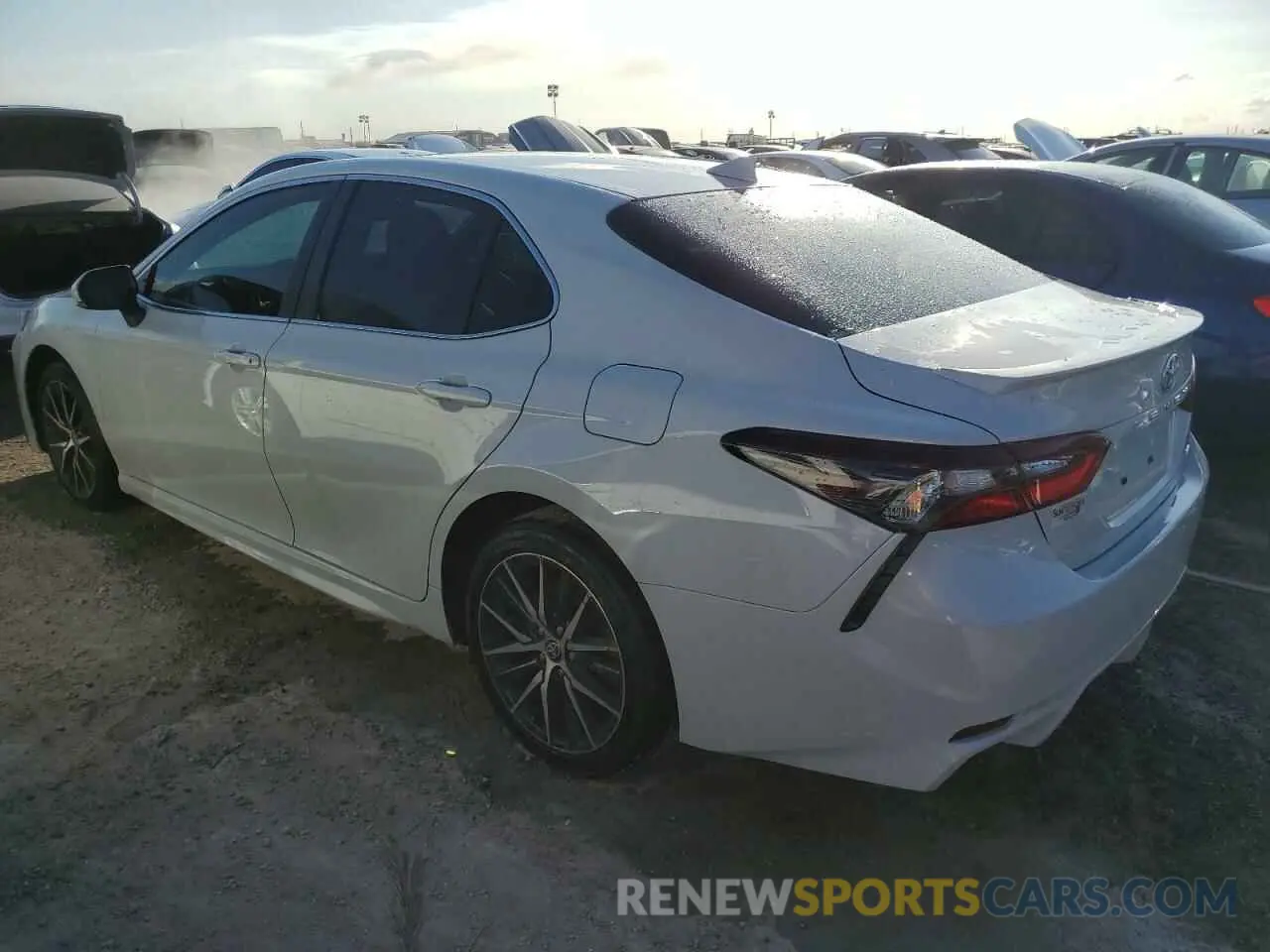 2 fotografías del automóvil dañado 4T1S11AKXRU238841 TOYOTA CAMRY 2024