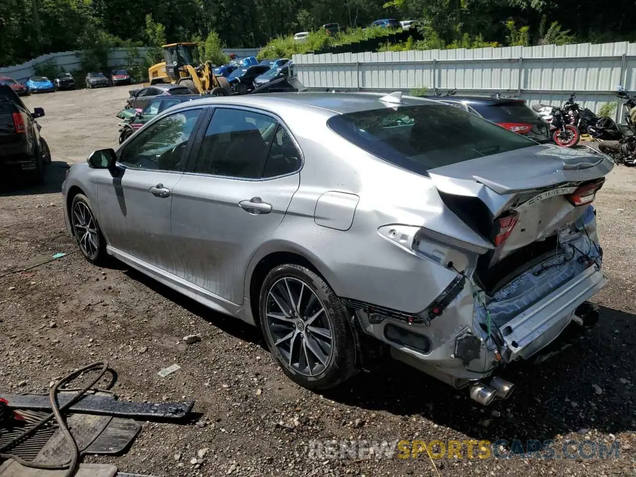 2 fotografías del automóvil dañado 4T1S31AK9RU060723 TOYOTA CAMRY 2024