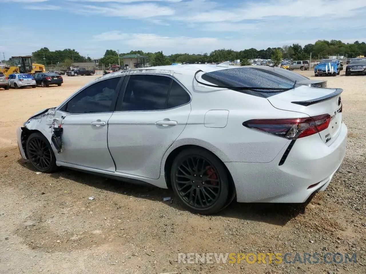 2 fotografías del automóvil dañado 4T1T11AK0RU196751 TOYOTA CAMRY 2024