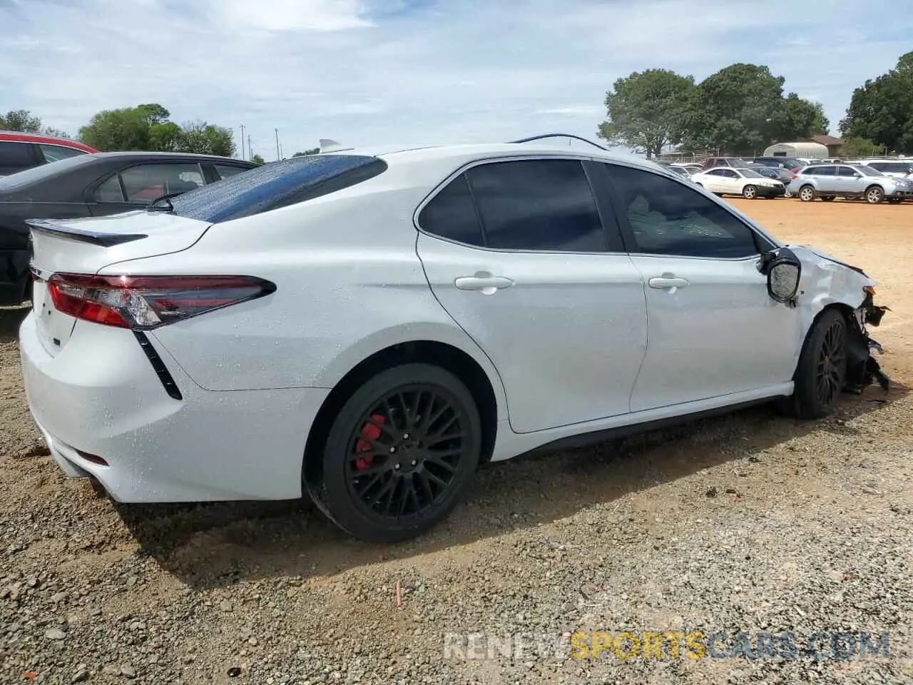 3 fotografías del automóvil dañado 4T1T11AK0RU196751 TOYOTA CAMRY 2024