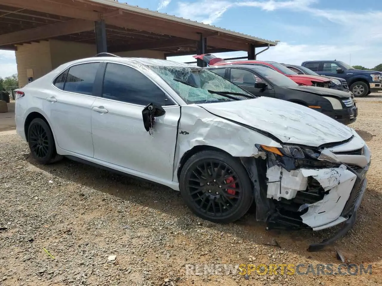 4 fotografías del automóvil dañado 4T1T11AK0RU196751 TOYOTA CAMRY 2024