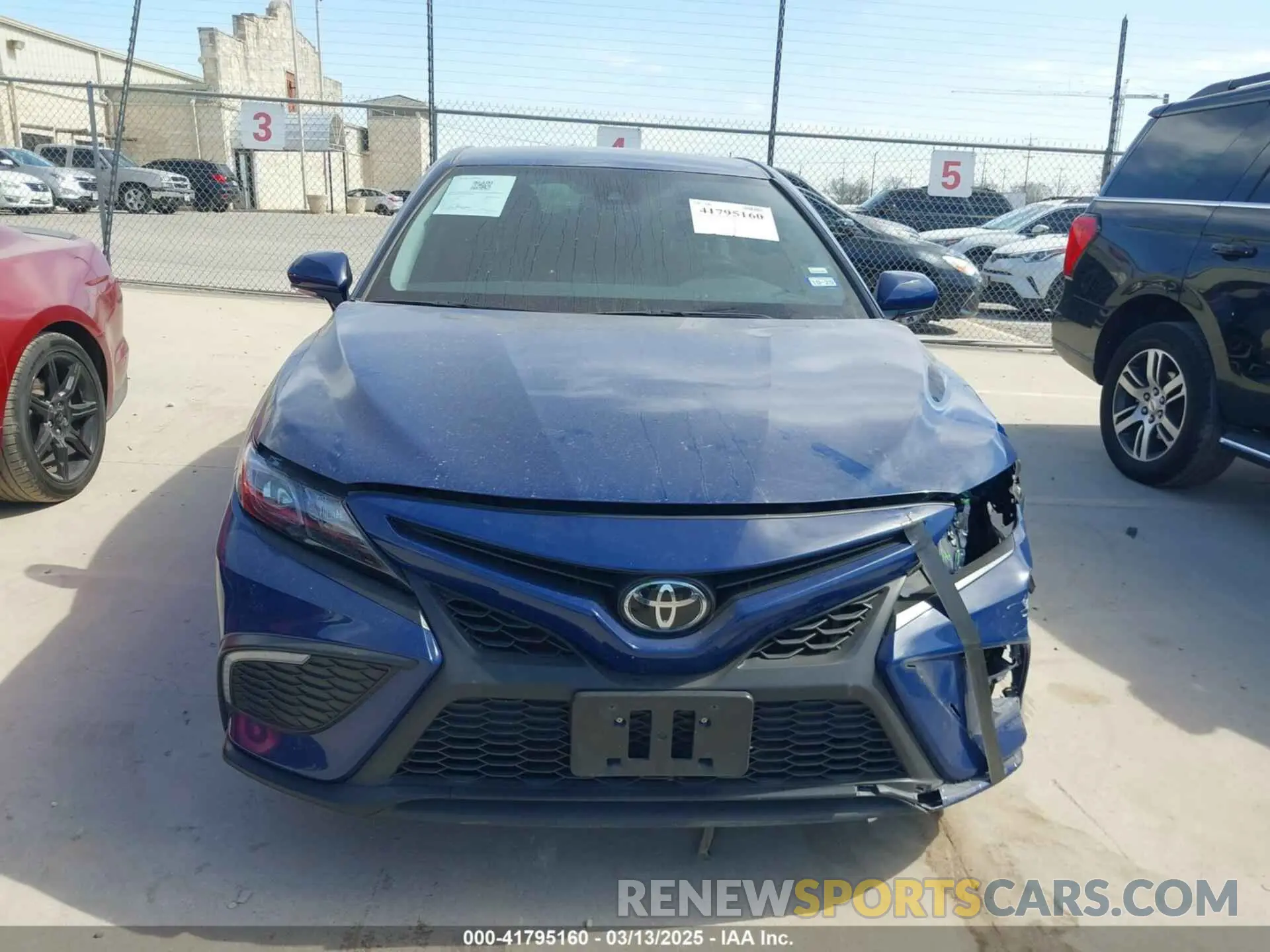 12 fotografías del automóvil dañado 4T1T11AK0RU208574 TOYOTA CAMRY 2024