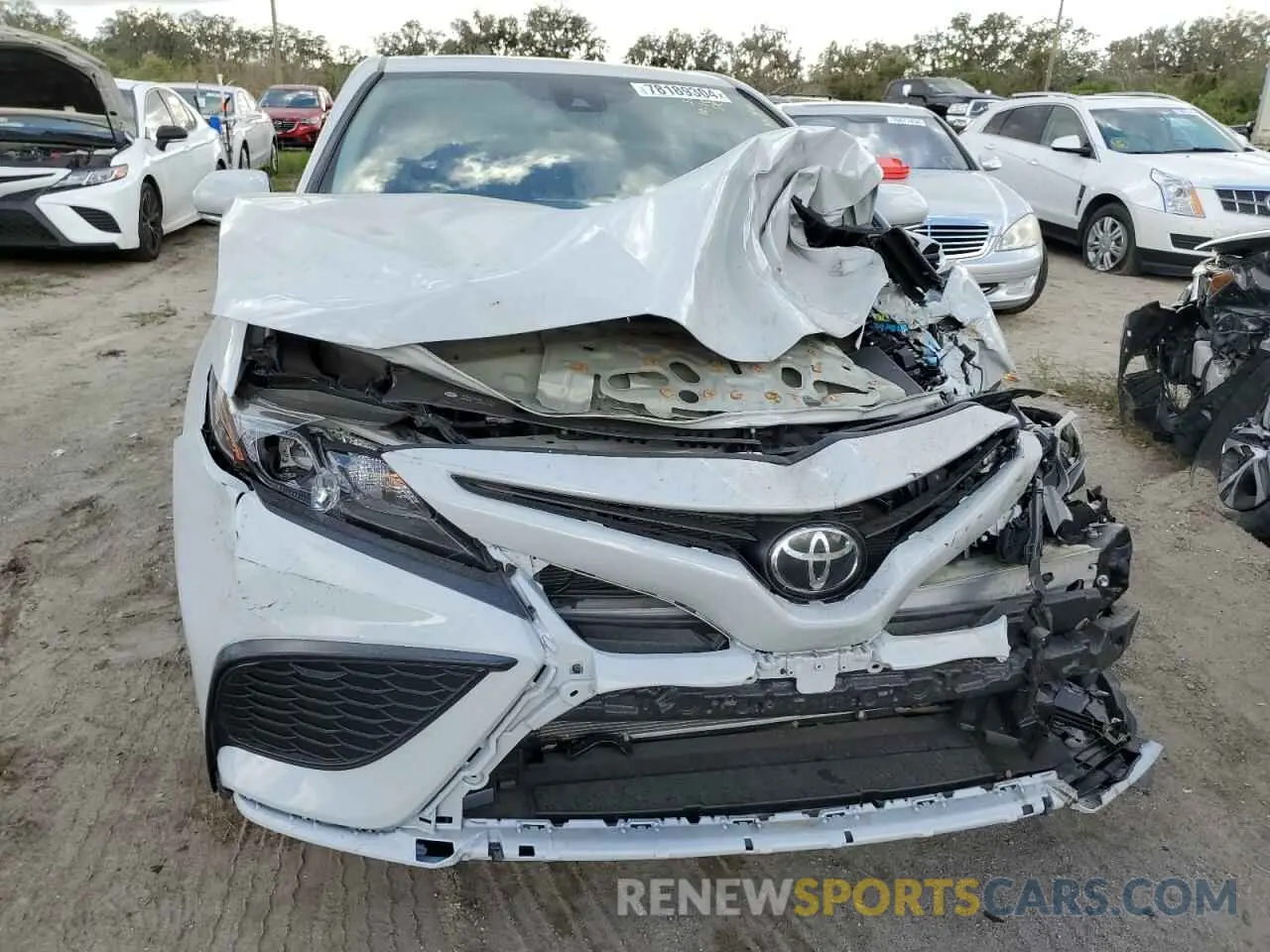 5 fotografías del automóvil dañado 4T1T11AK0RU229134 TOYOTA CAMRY 2024
