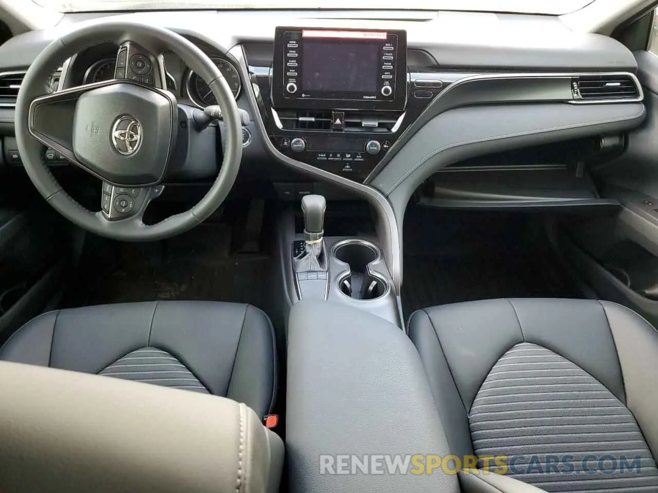8 fotografías del automóvil dañado 4T1T11AK0RU229134 TOYOTA CAMRY 2024