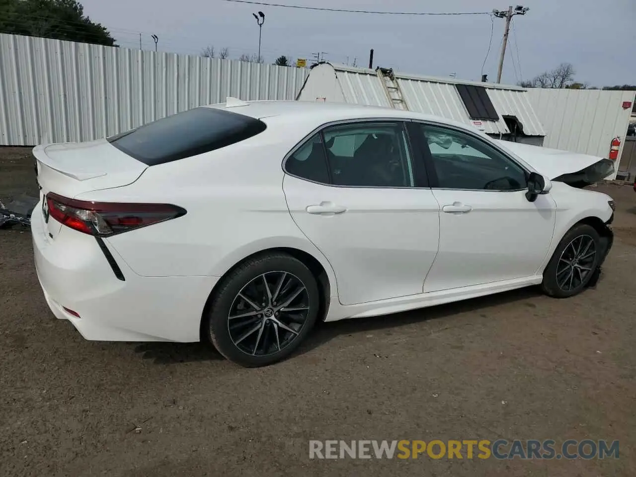 3 fotografías del automóvil dañado 4T1T11AK0RU240523 TOYOTA CAMRY 2024