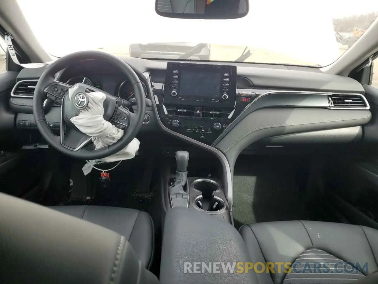 8 fotografías del automóvil dañado 4T1T11AK0RU240523 TOYOTA CAMRY 2024