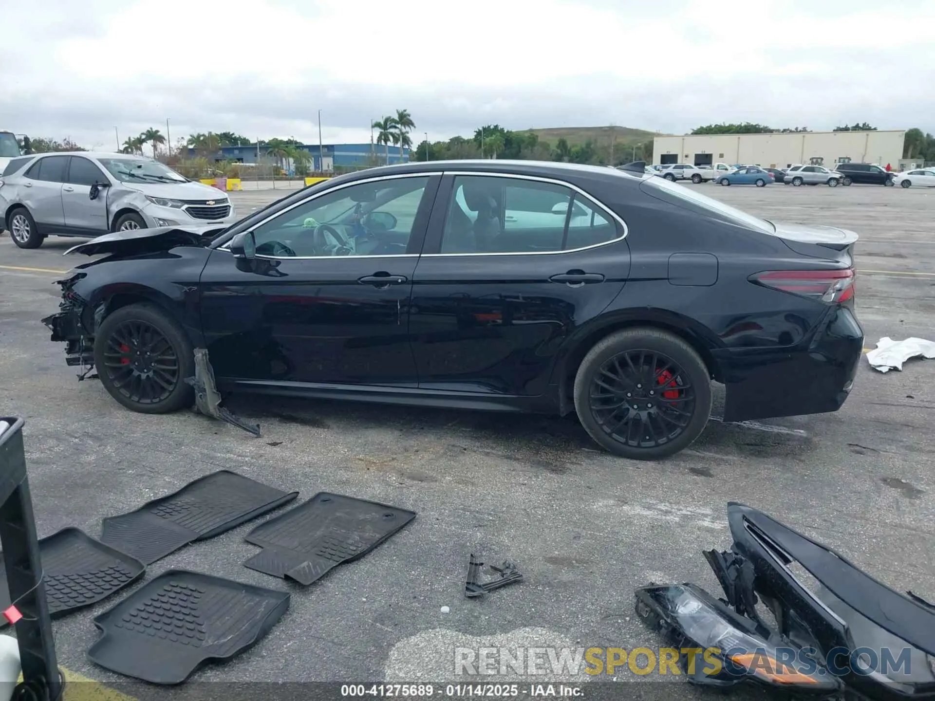 15 fotografías del automóvil dañado 4T1T11AK0RU842483 TOYOTA CAMRY 2024