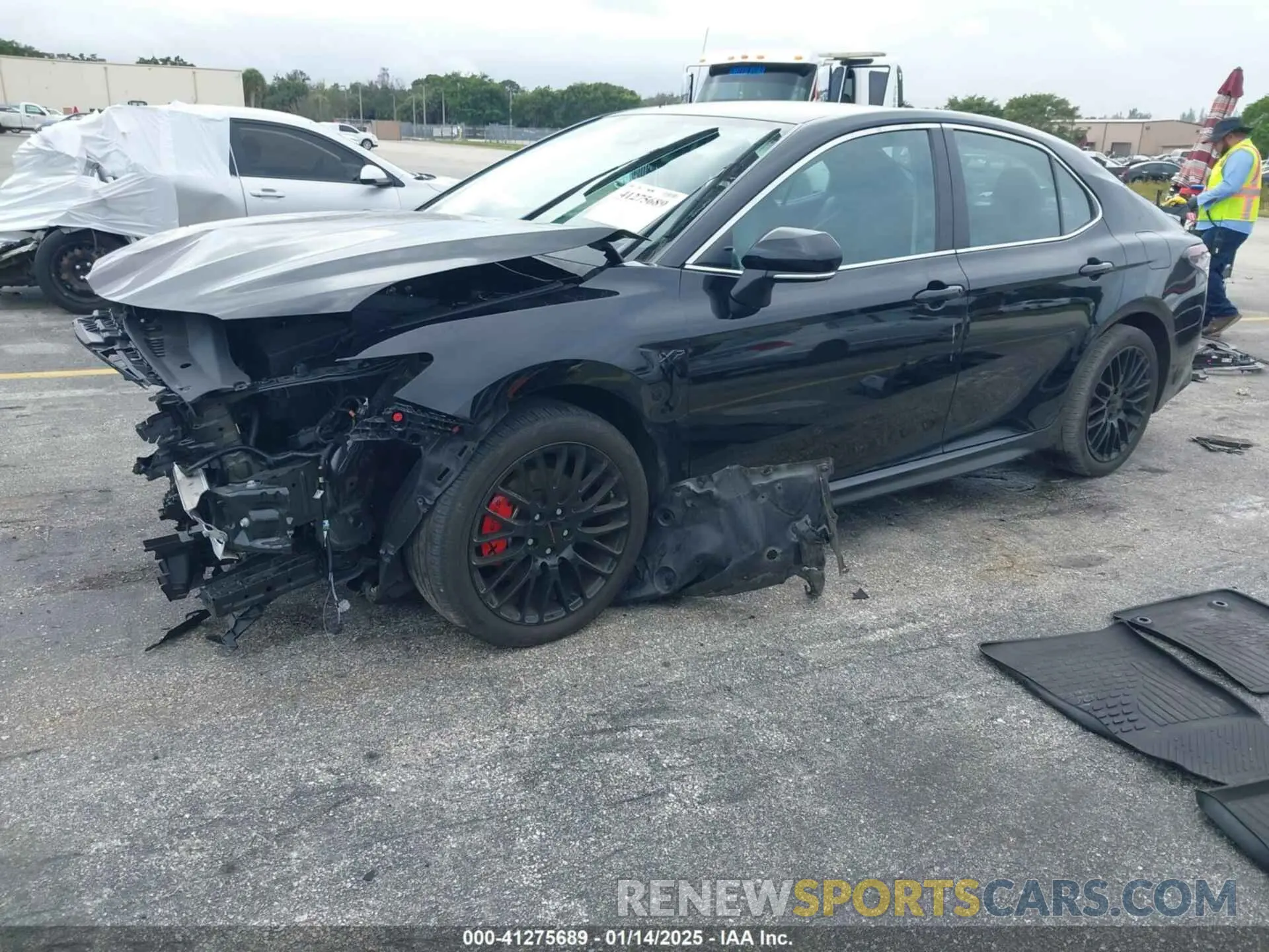 2 fotografías del automóvil dañado 4T1T11AK0RU842483 TOYOTA CAMRY 2024