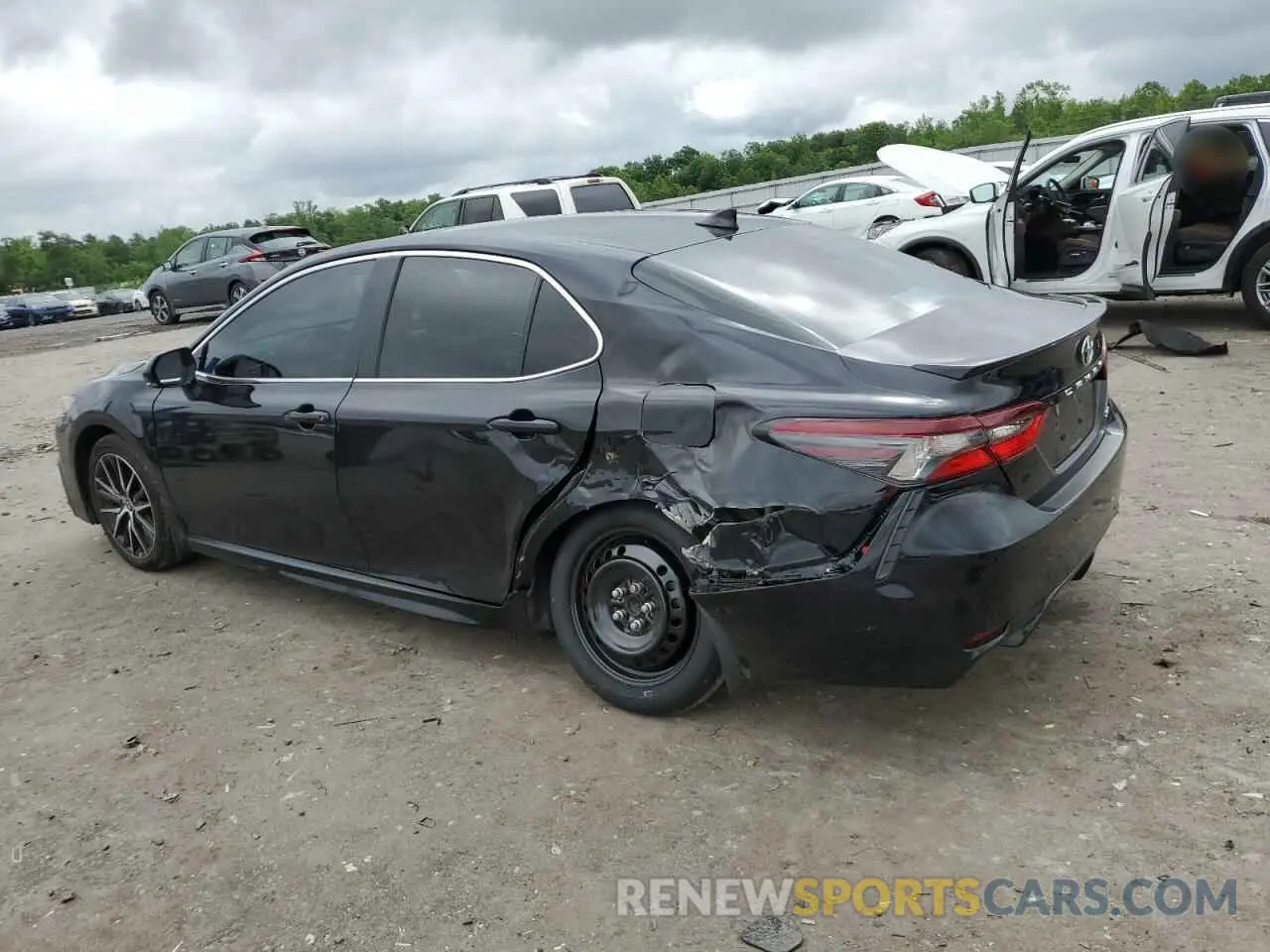 2 fotografías del automóvil dañado 4T1T11AK0RU849773 TOYOTA CAMRY 2024