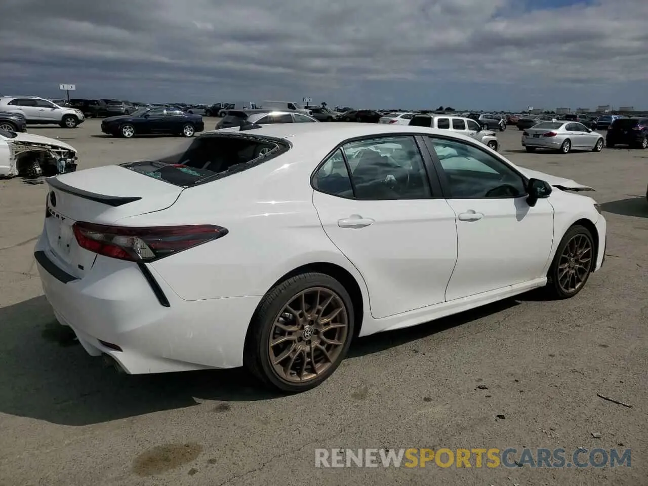 3 fotografías del automóvil dañado 4T1T11AK1RU232477 TOYOTA CAMRY 2024