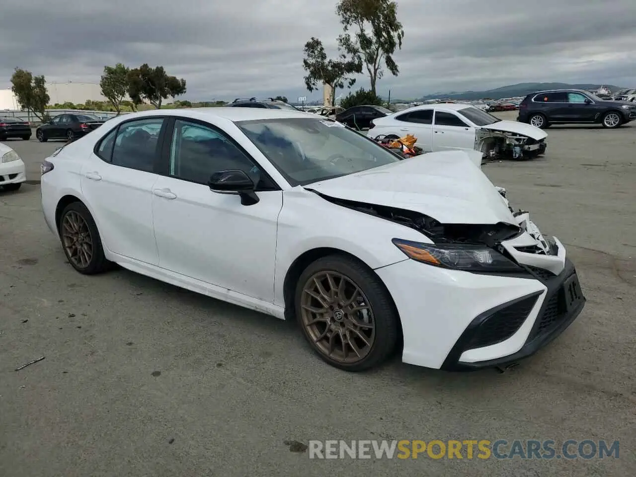 4 fotografías del automóvil dañado 4T1T11AK1RU232477 TOYOTA CAMRY 2024