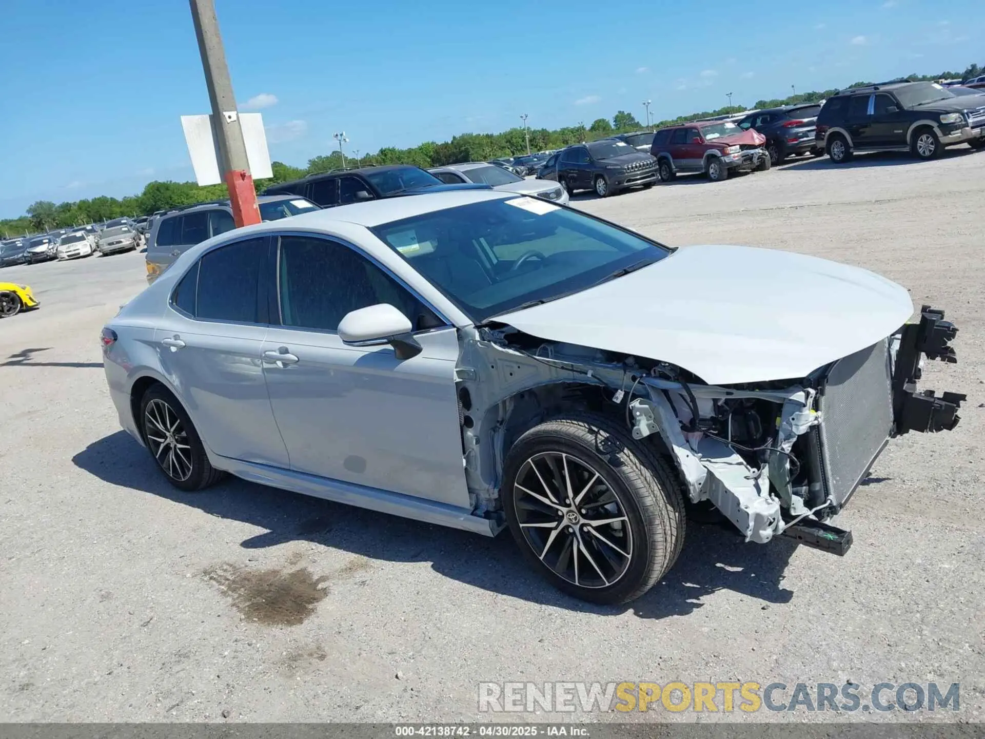 13 fotografías del automóvil dañado 4T1T11AK1RU242572 TOYOTA CAMRY 2024