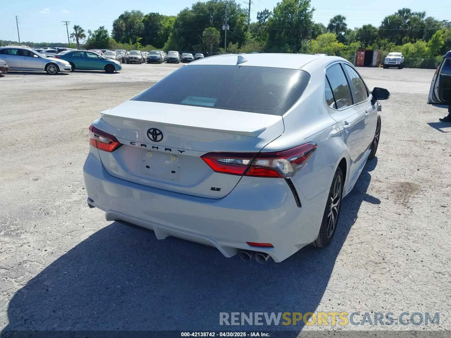 16 fotografías del automóvil dañado 4T1T11AK1RU242572 TOYOTA CAMRY 2024
