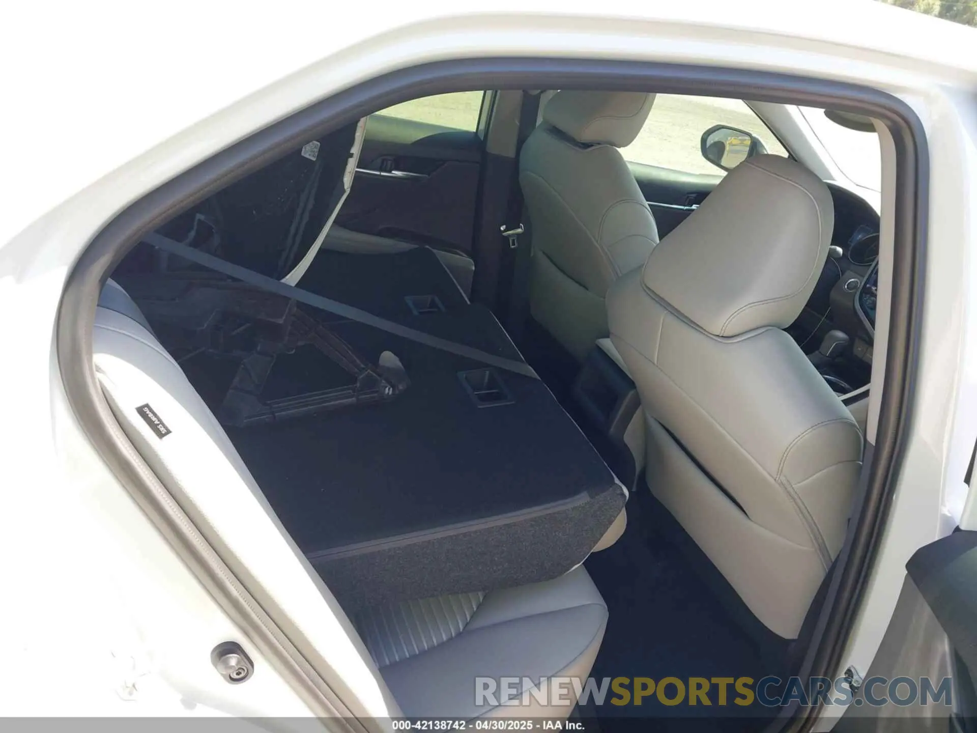 8 fotografías del automóvil dañado 4T1T11AK1RU242572 TOYOTA CAMRY 2024