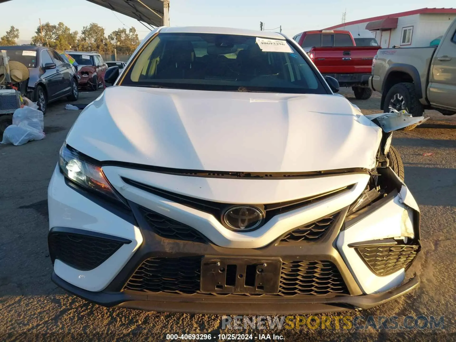 12 fotografías del automóvil dañado 4T1T11AK2RU200606 TOYOTA CAMRY 2024