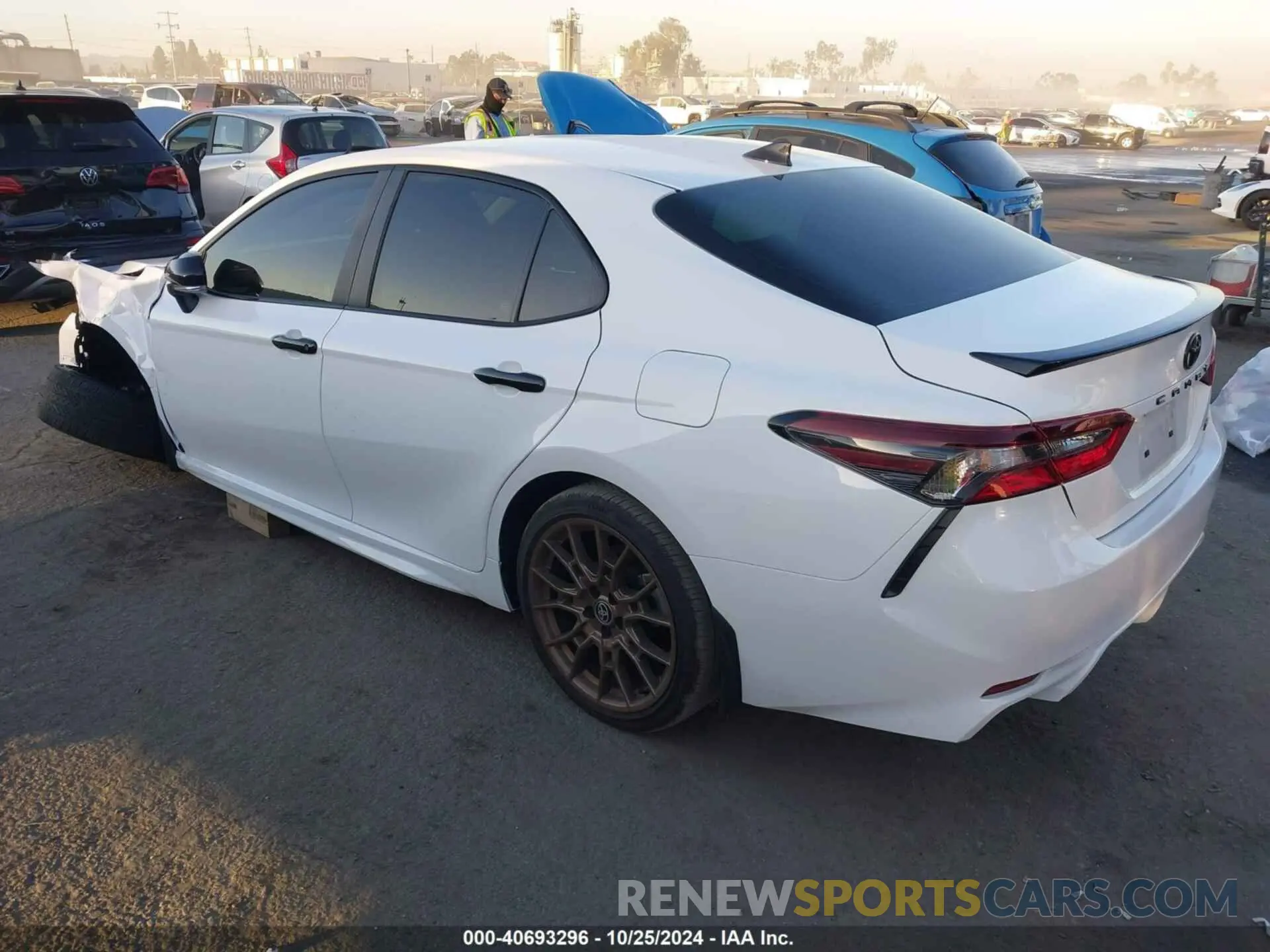 3 fotografías del automóvil dañado 4T1T11AK2RU200606 TOYOTA CAMRY 2024