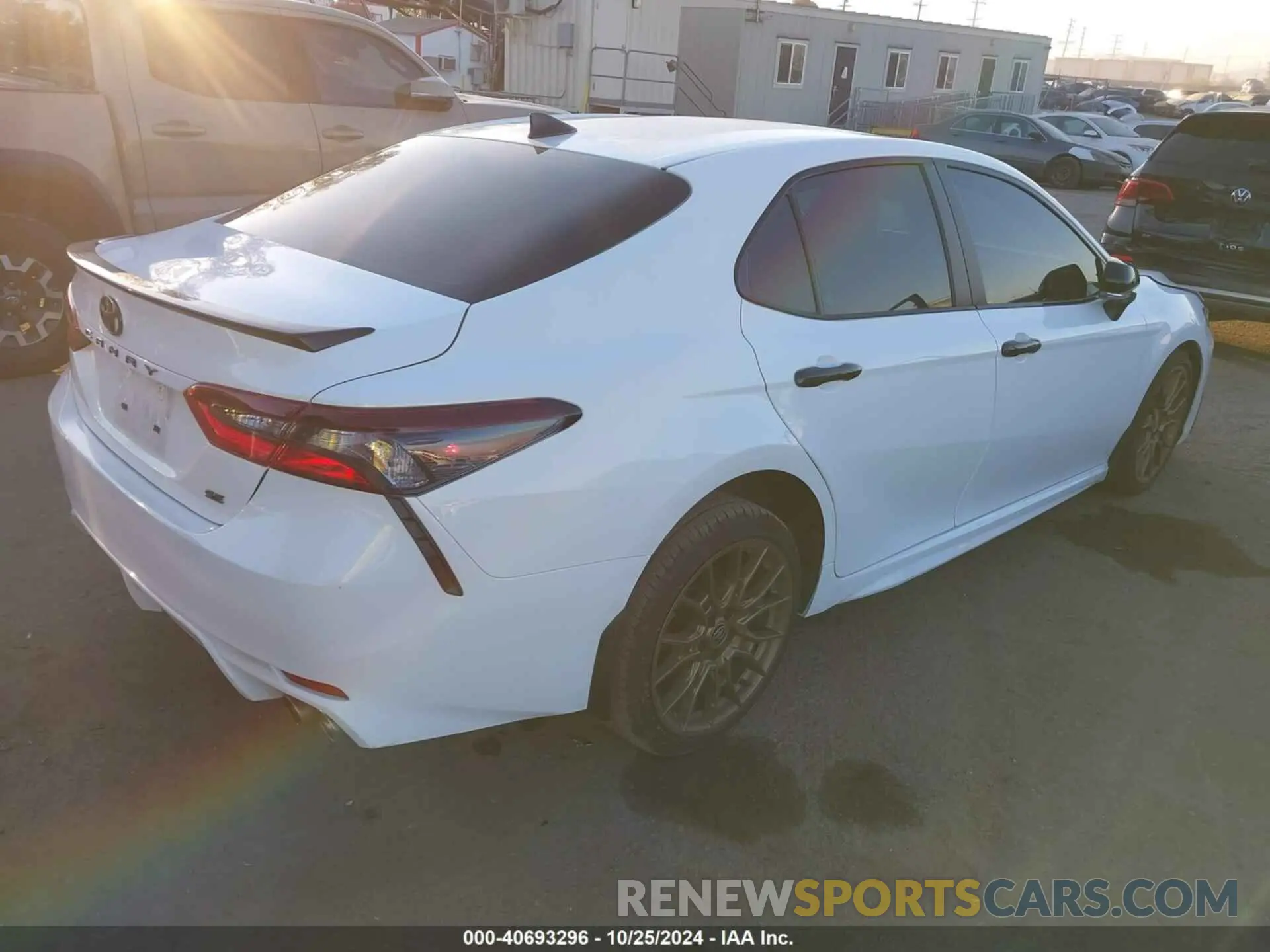 4 fotografías del automóvil dañado 4T1T11AK2RU200606 TOYOTA CAMRY 2024