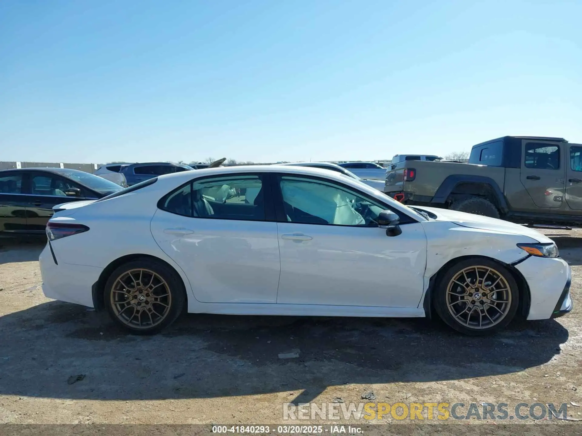 13 fotografías del automóvil dañado 4T1T11AK2RU210052 TOYOTA CAMRY 2024