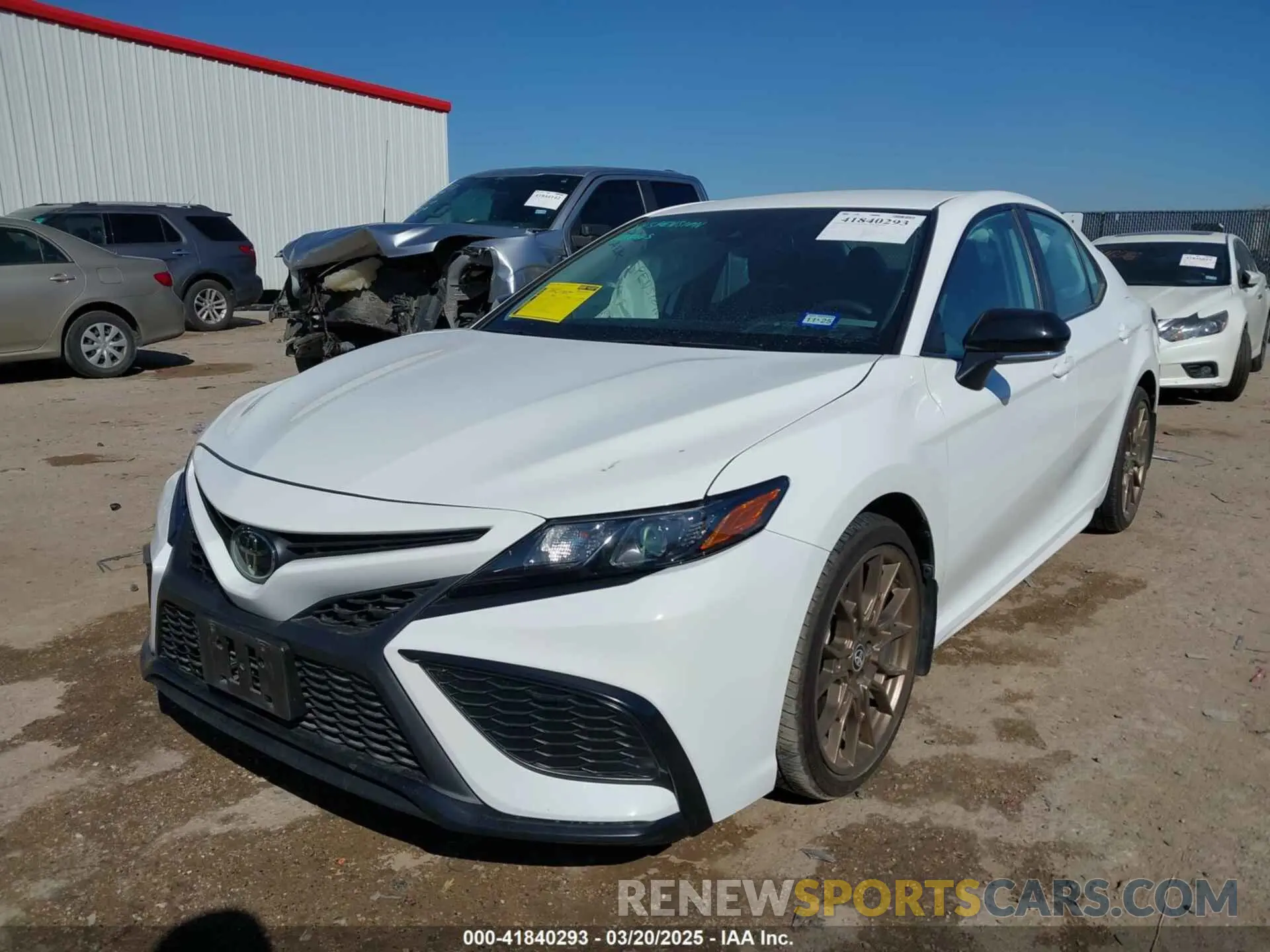 2 fotografías del automóvil dañado 4T1T11AK2RU210052 TOYOTA CAMRY 2024