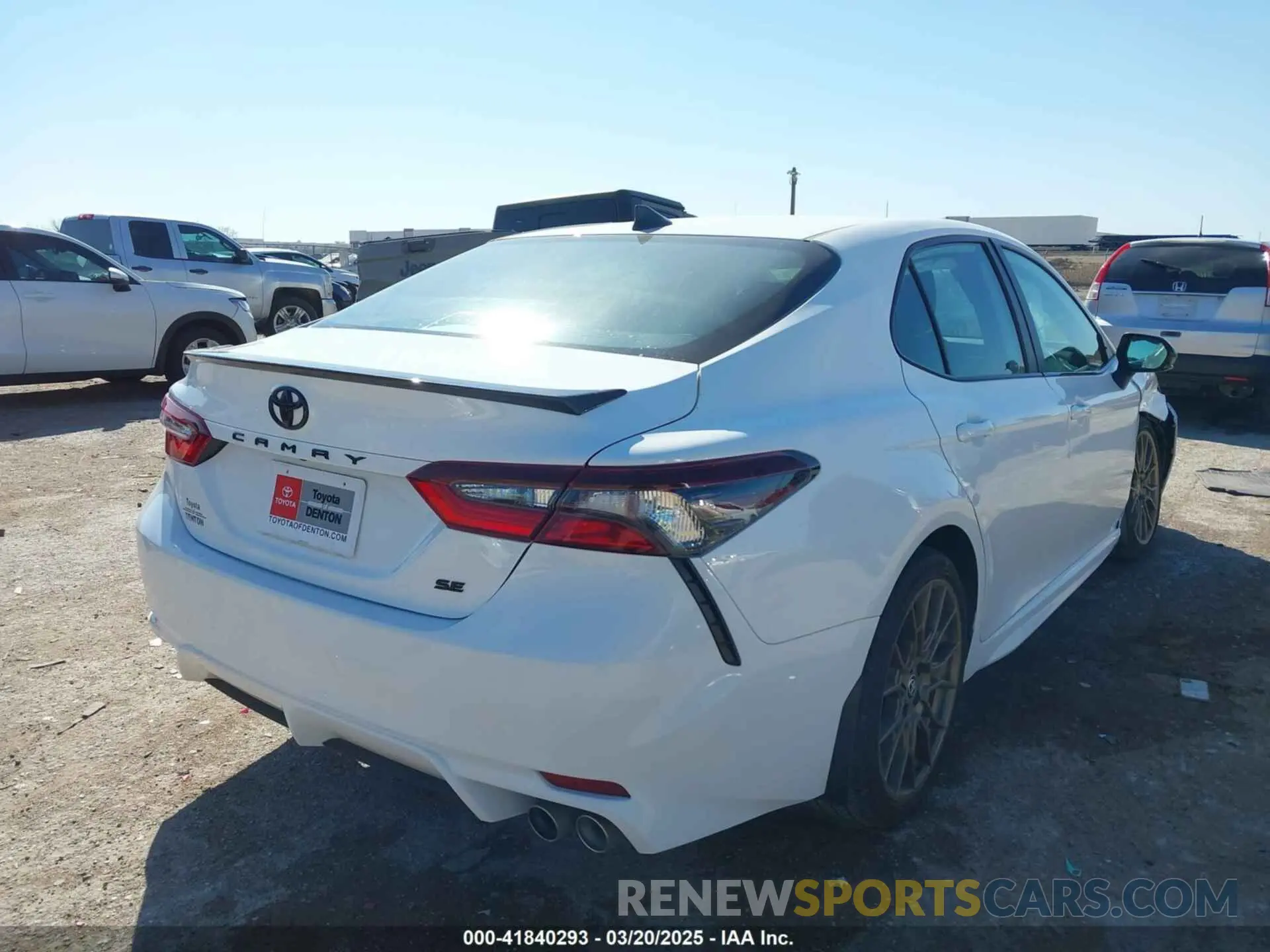 4 fotografías del automóvil dañado 4T1T11AK2RU210052 TOYOTA CAMRY 2024