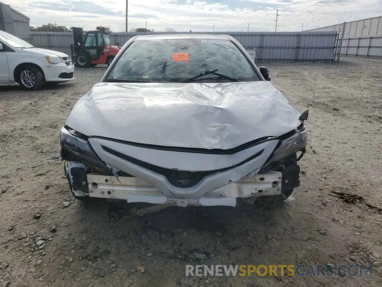 5 fotografías del automóvil dañado 4T1T11AK2RU242080 TOYOTA CAMRY 2024