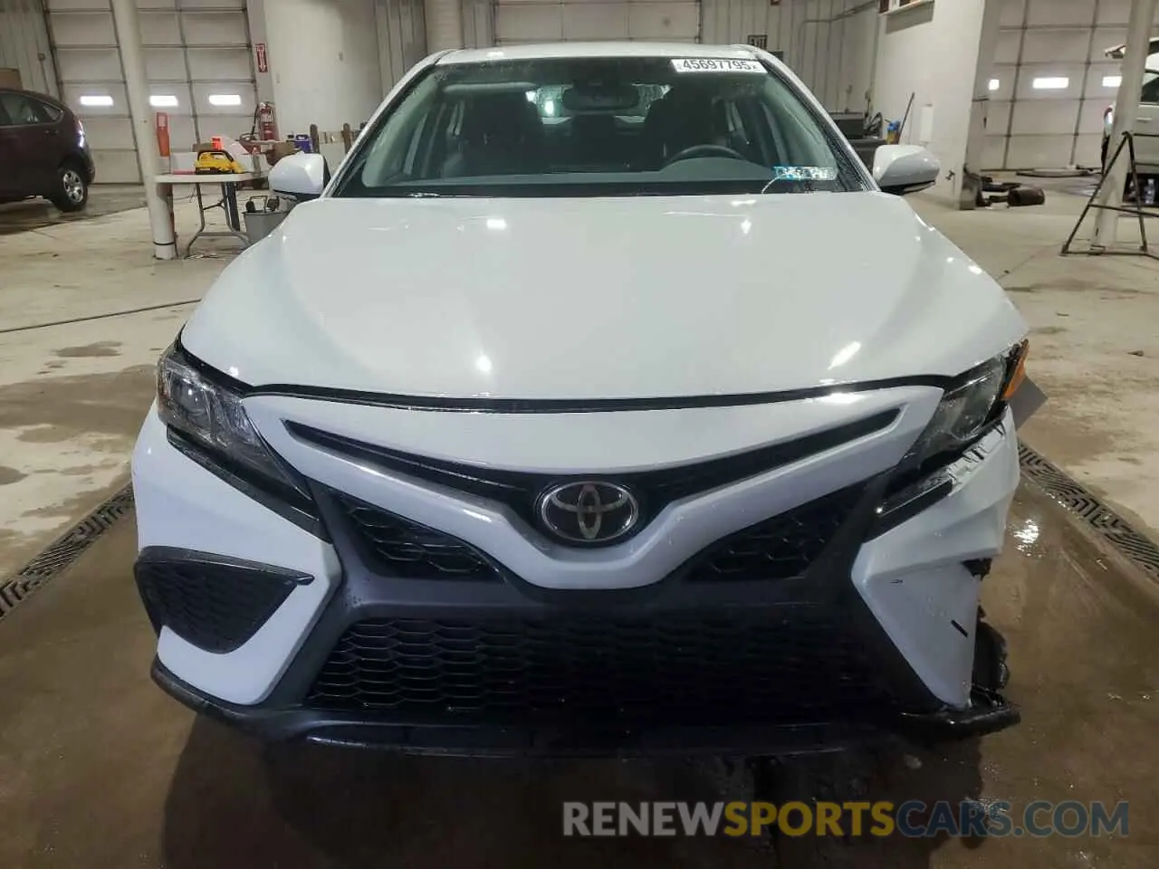 5 fotografías del automóvil dañado 4T1T11AK2RU243763 TOYOTA CAMRY 2024