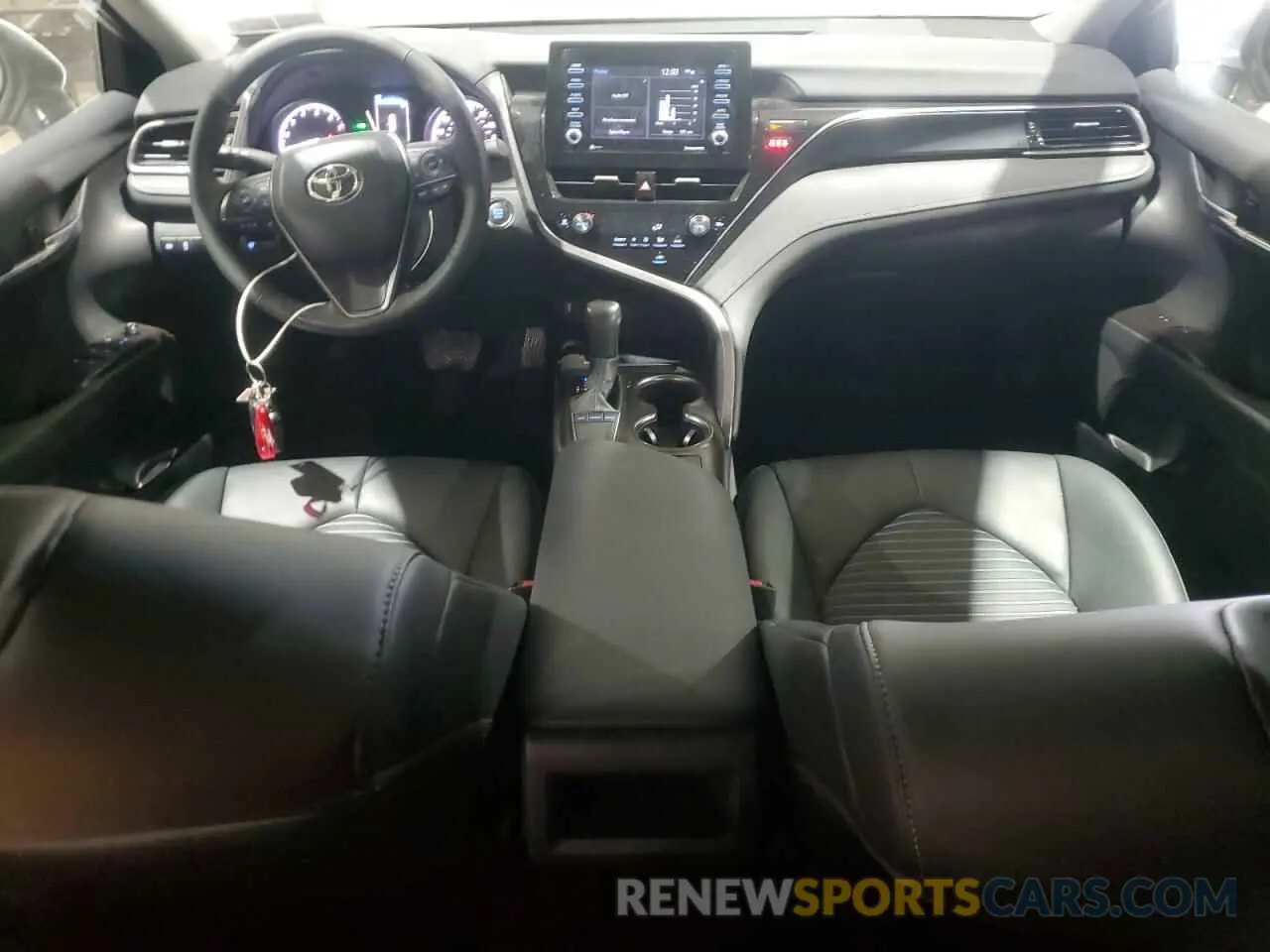 8 fotografías del automóvil dañado 4T1T11AK2RU243763 TOYOTA CAMRY 2024