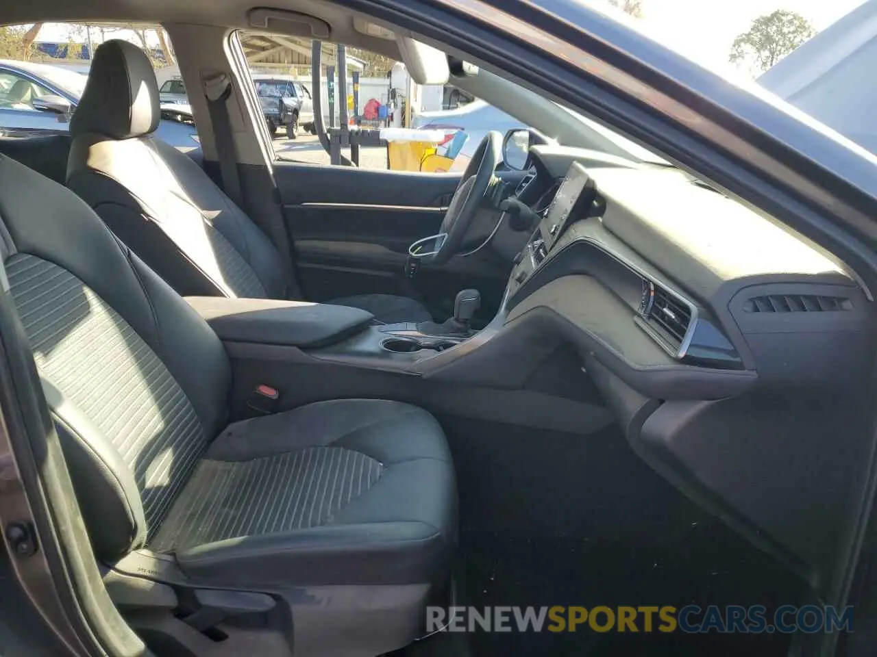 7 fotografías del automóvil dañado 4T1T11AK2RU266167 TOYOTA CAMRY 2024