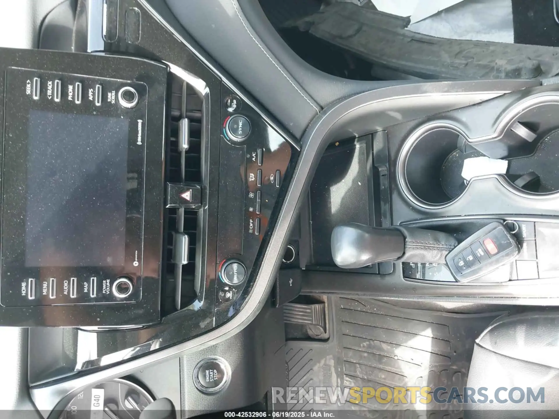 11 fotografías del automóvil dañado 4T1T11AK2RU867370 TOYOTA CAMRY 2024