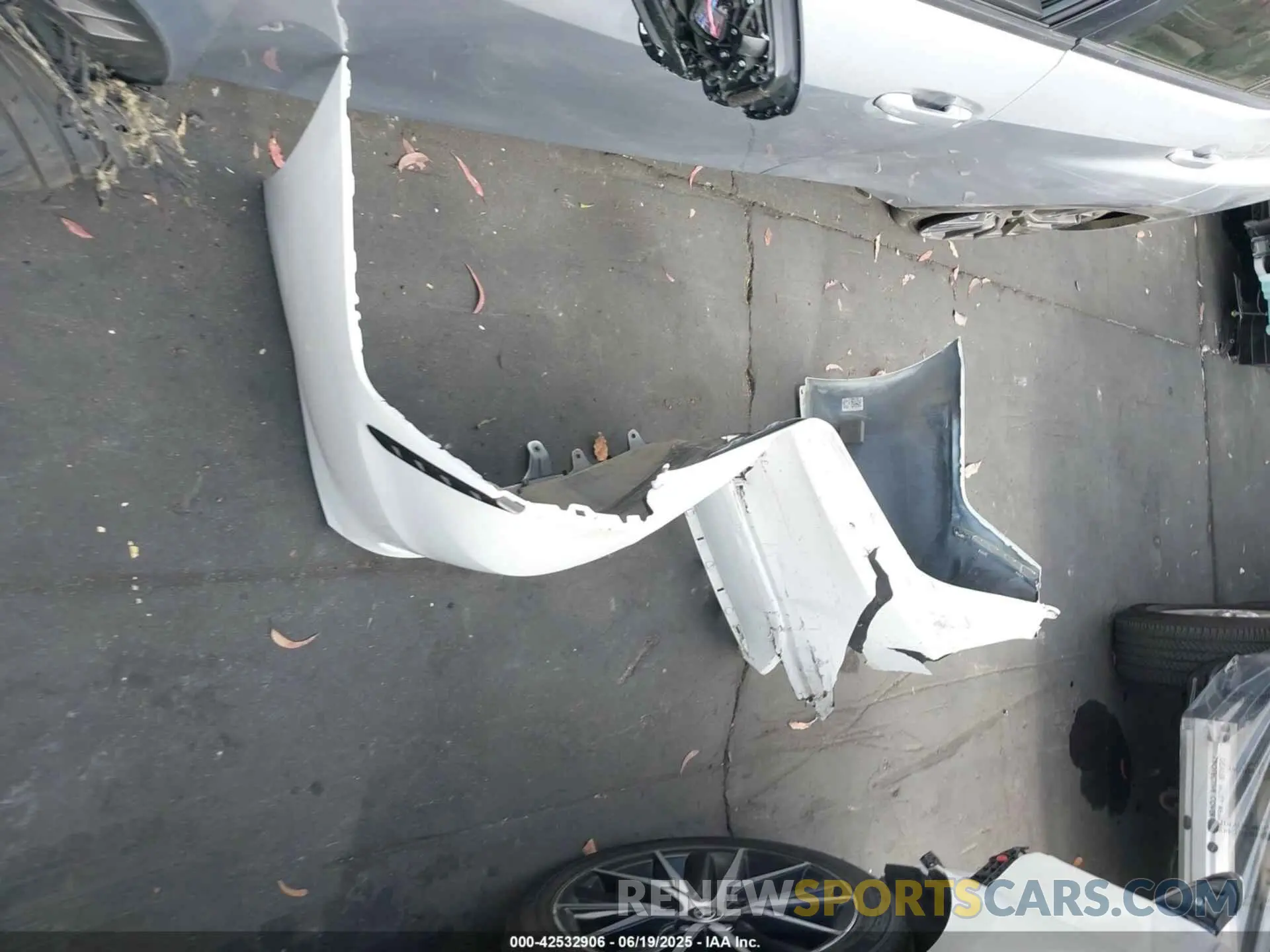 12 fotografías del automóvil dañado 4T1T11AK2RU867370 TOYOTA CAMRY 2024