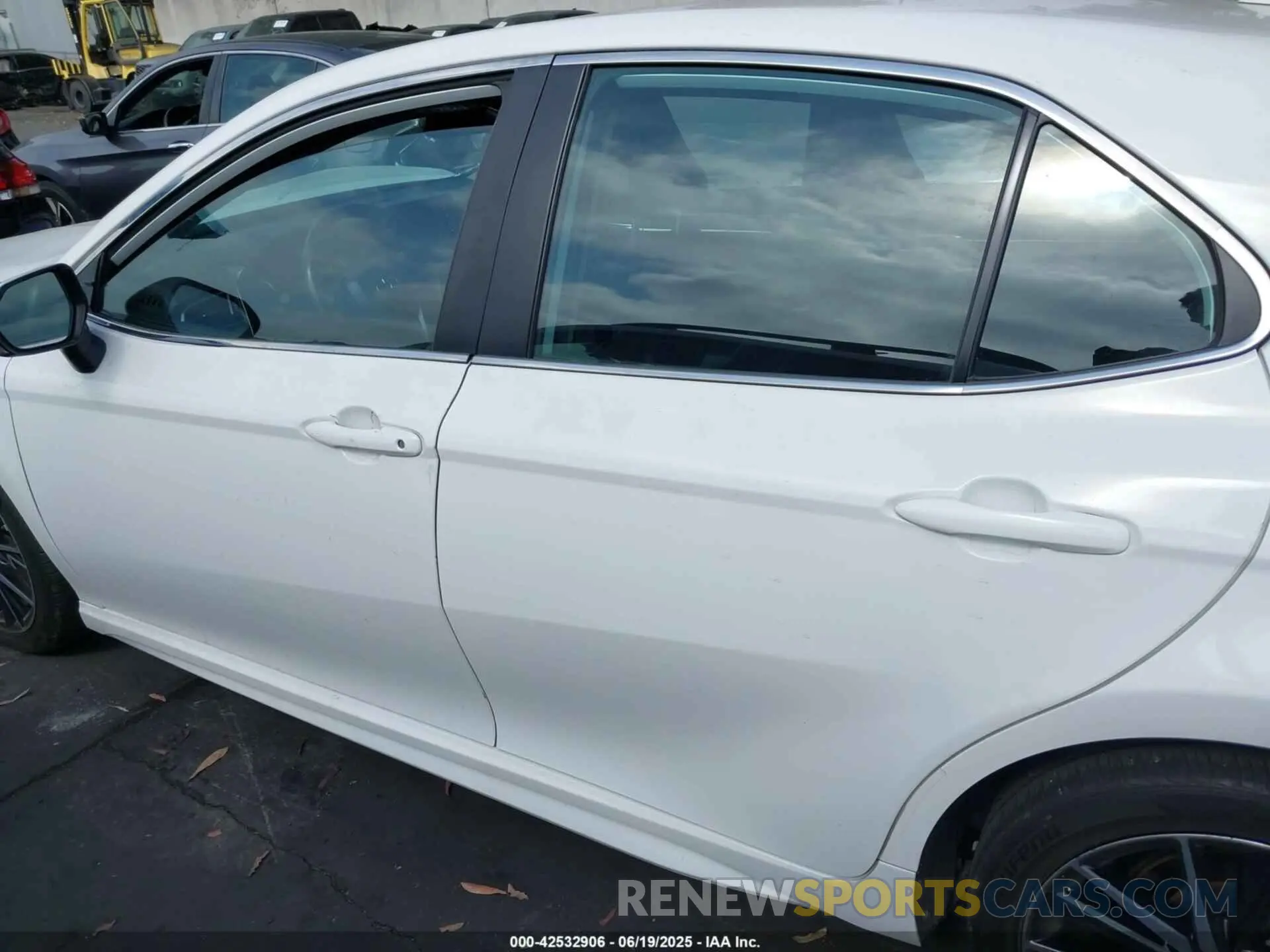 15 fotografías del automóvil dañado 4T1T11AK2RU867370 TOYOTA CAMRY 2024