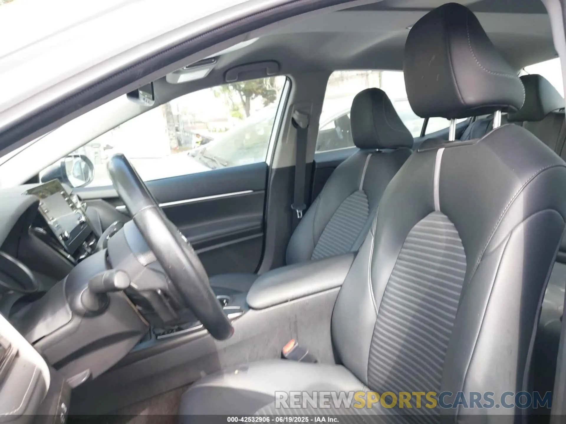 20 fotografías del automóvil dañado 4T1T11AK2RU867370 TOYOTA CAMRY 2024
