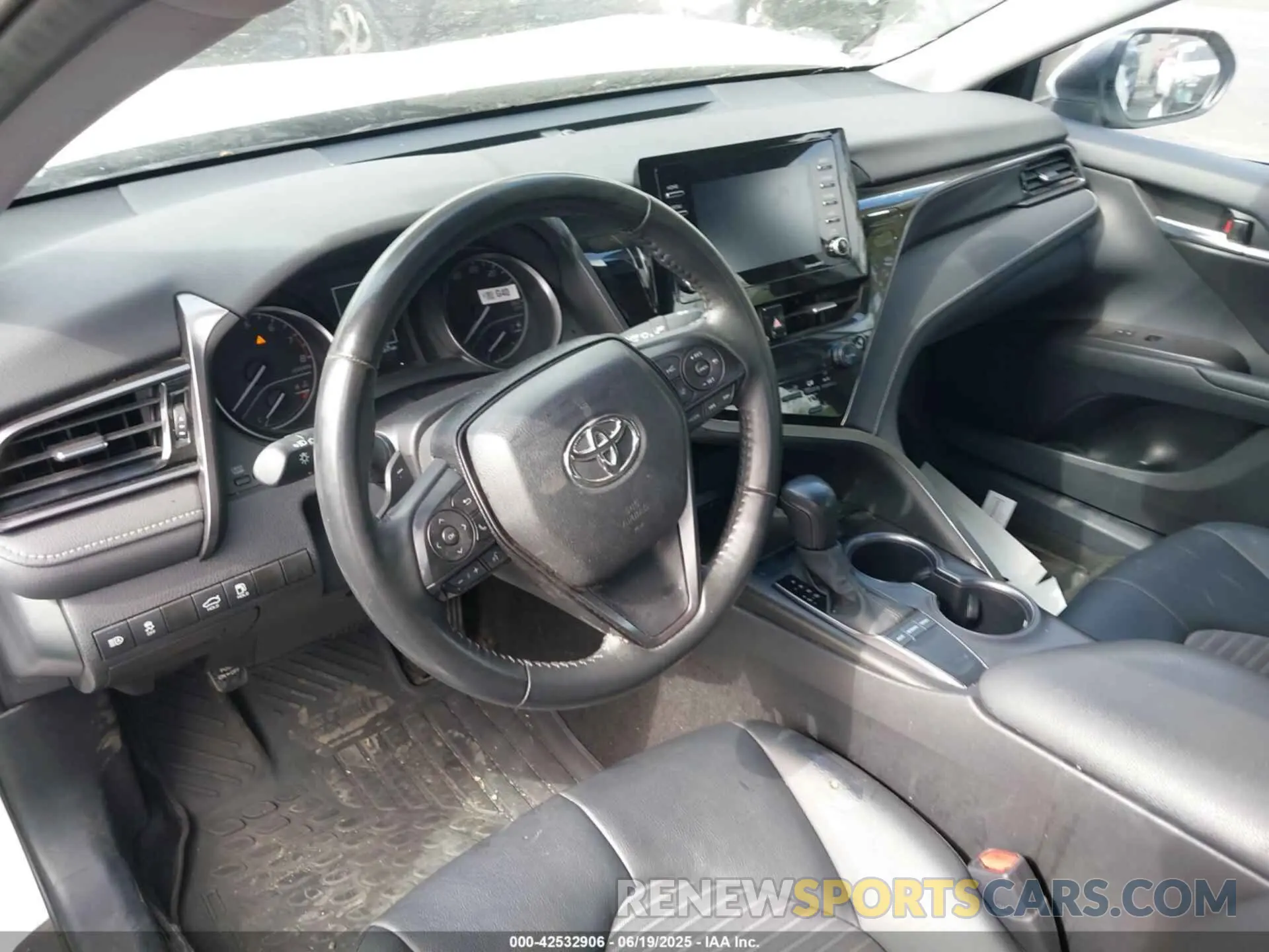 21 fotografías del automóvil dañado 4T1T11AK2RU867370 TOYOTA CAMRY 2024