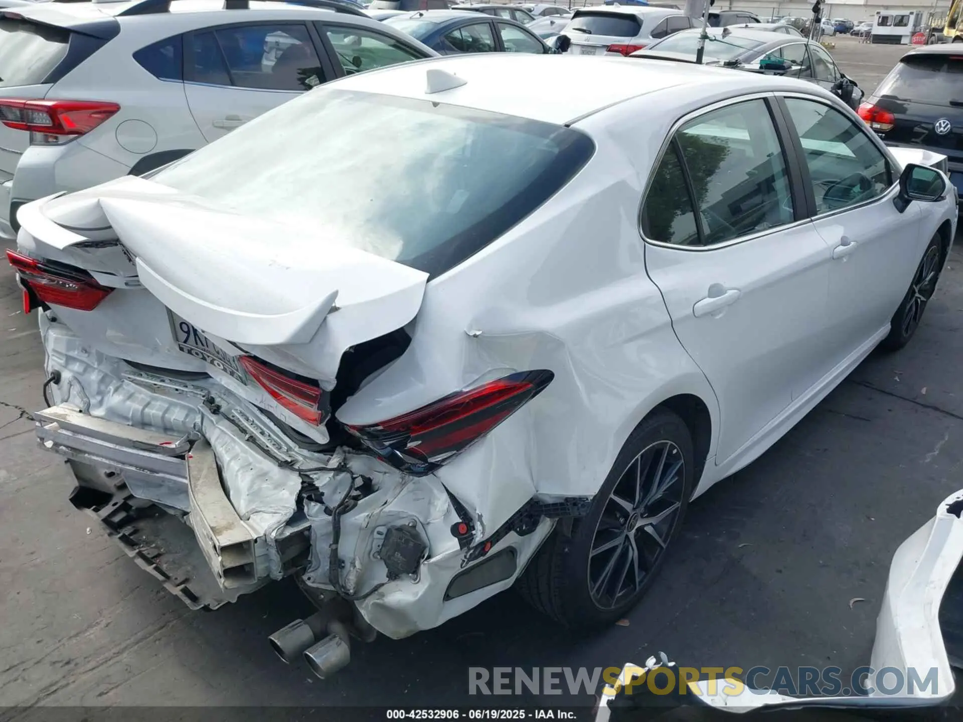 4 fotografías del automóvil dañado 4T1T11AK2RU867370 TOYOTA CAMRY 2024